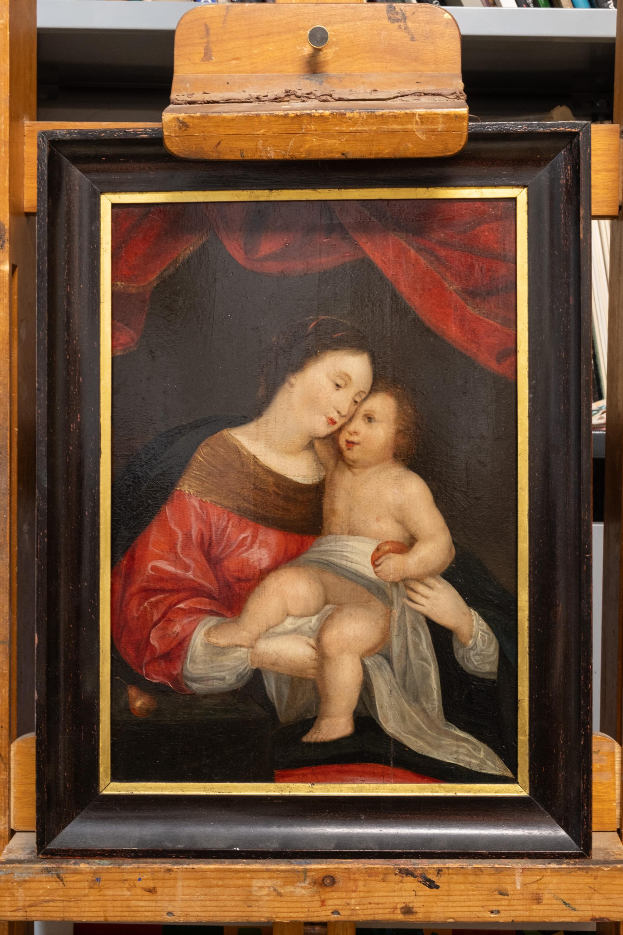 Escuela flamenca del siglo XVII, Virgen con niño y drapeado rojo. Aceite/madera en venta 3