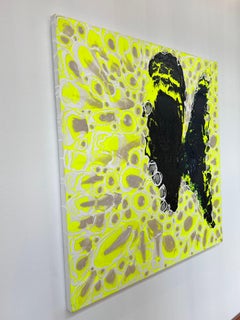 Mezza farfalla gialla Pittura acrilica contemporanea su tela di Sally Ko