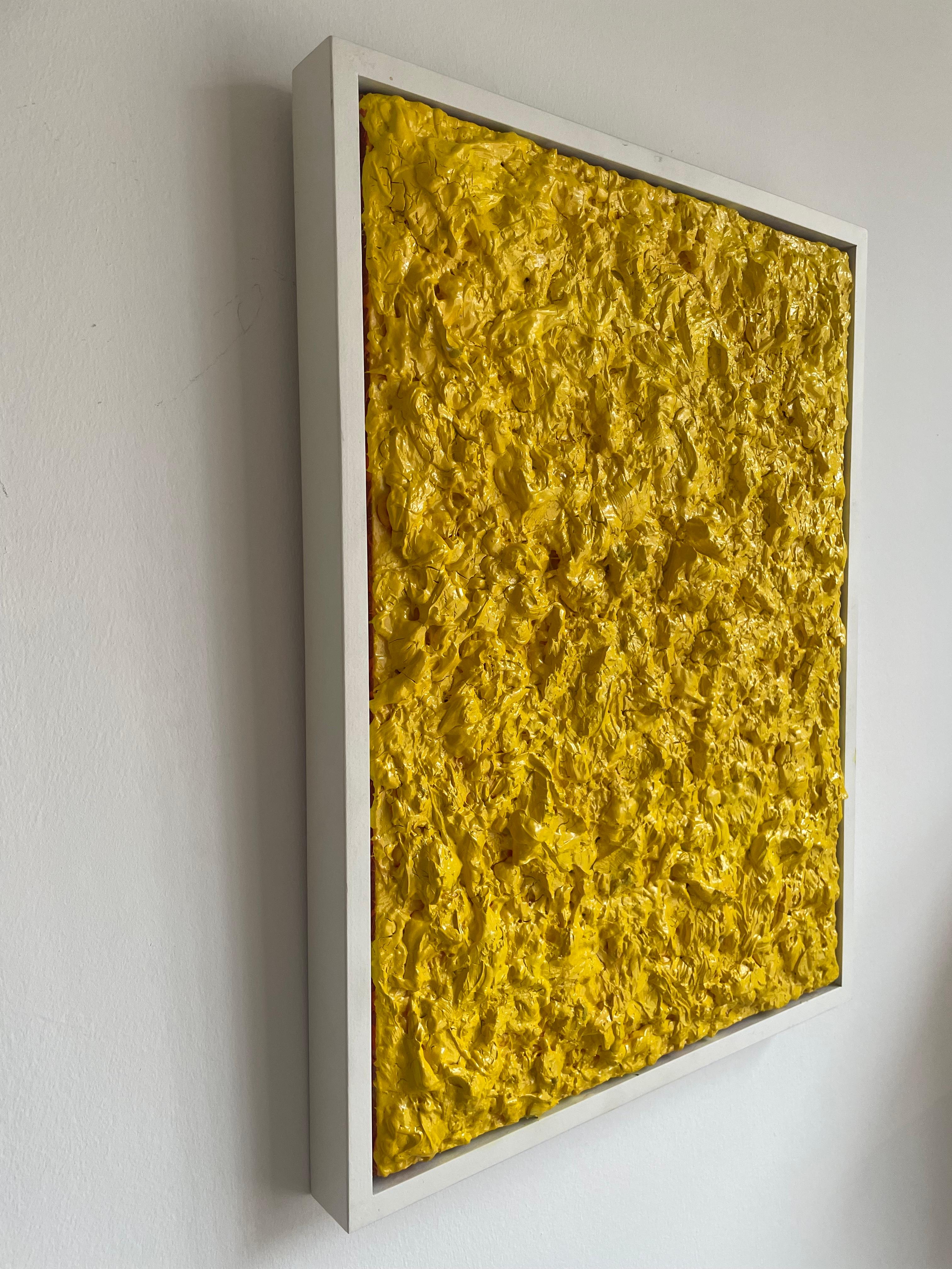 Contemporanea con texture spessa ad impasto astratto in giallo brillante monocromatico 5