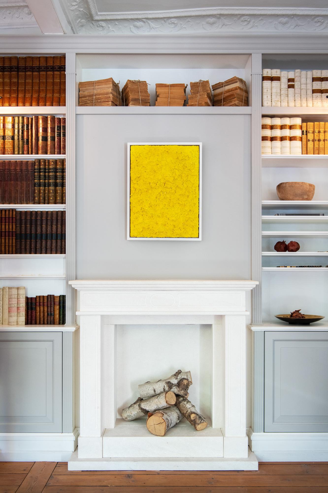 Contemporanea con texture spessa ad impasto astratto in giallo brillante monocromatico 6