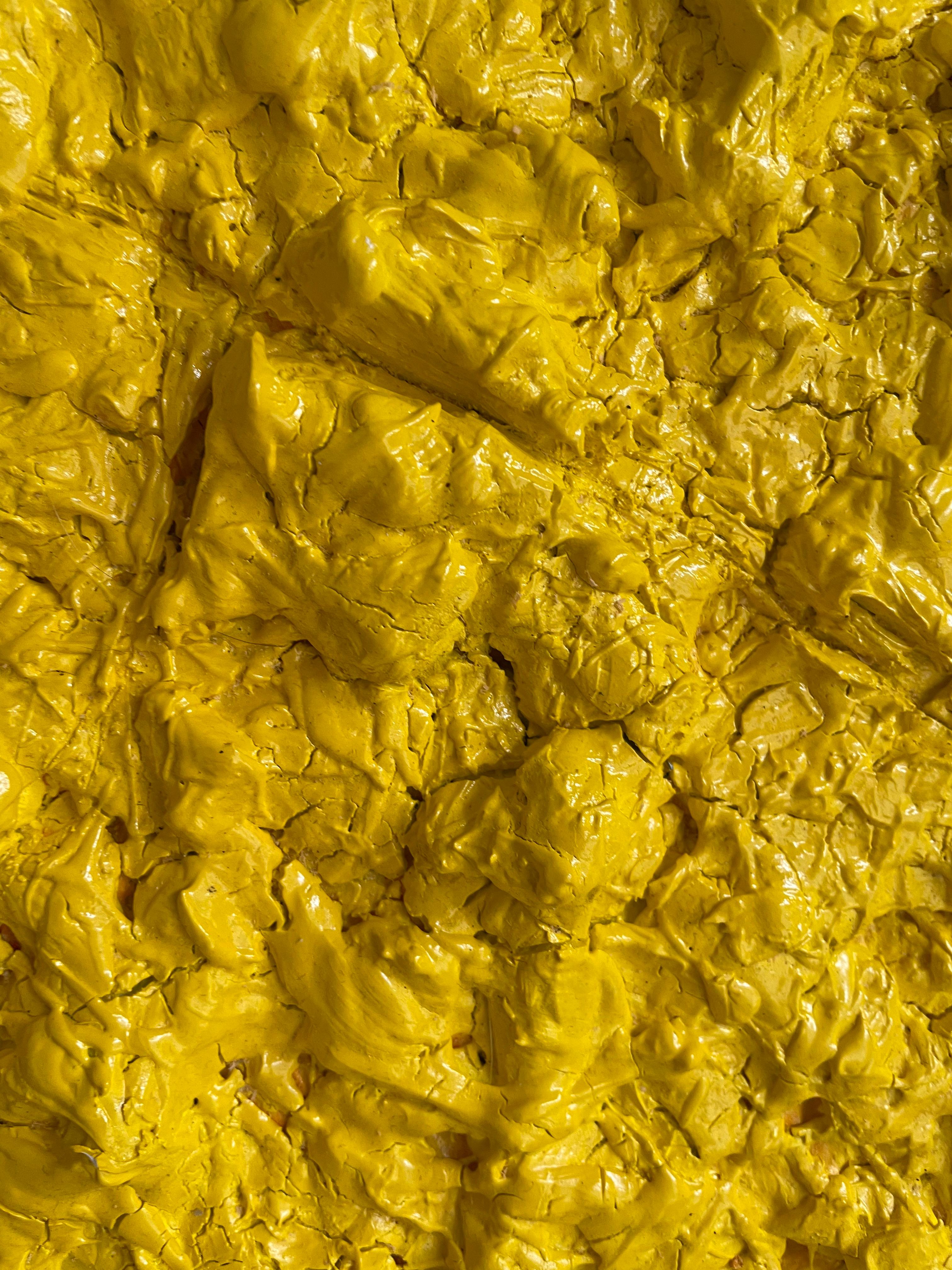 Contemporanea con texture spessa ad impasto astratto in giallo brillante monocromatico 3