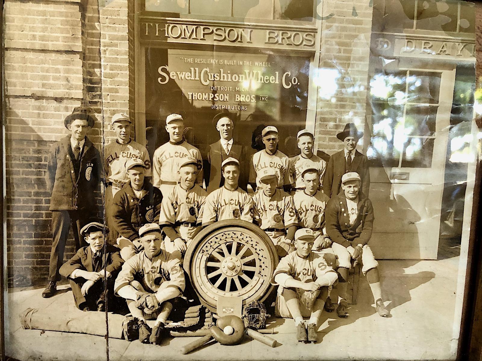 Photo des années 1920 de la Seawell Cushion Wheel Co. L'équipe de baseball de Détroit - Photograph de Unknown