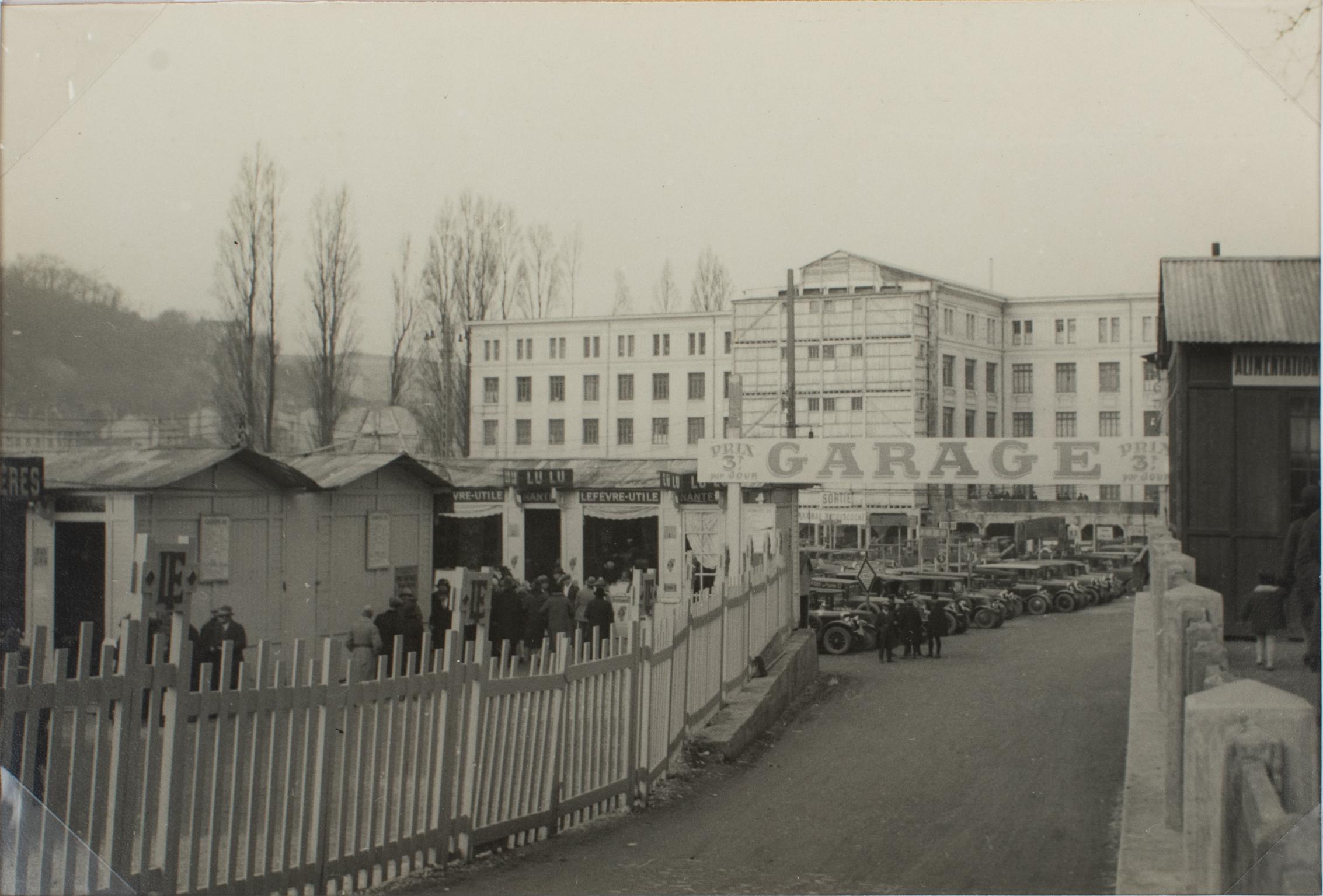 Black and White Photograph Unknown - Photographie de l'exposition internationale de l'automne 1927 à Lyon, France, gélatine argentique B et W