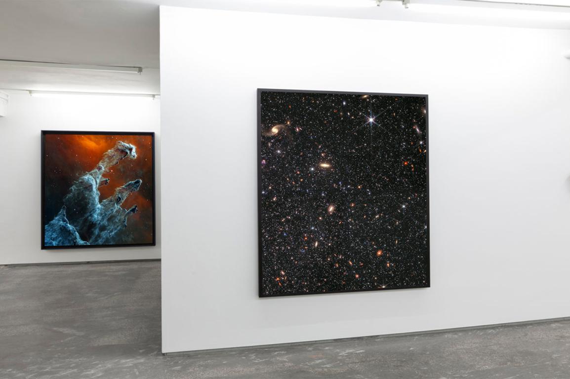 30x20 Dwarf Galaxy James Webb Teleskop-Weltraumfotografie  NASA-Fotokunst (Schwarz), Landscape Print, von Unknown