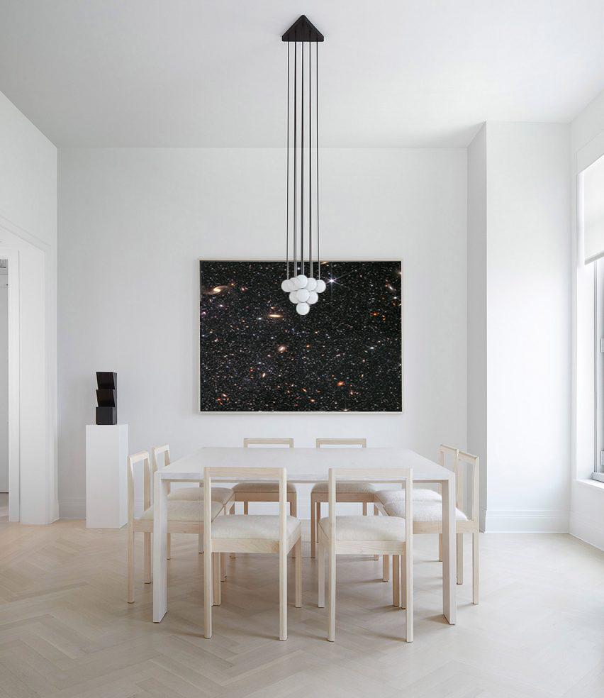50x40 Dwarf Galaxy James Webb Teleskop-Weltraumfotografie  NASA-Fotokunst – Print von Unknown