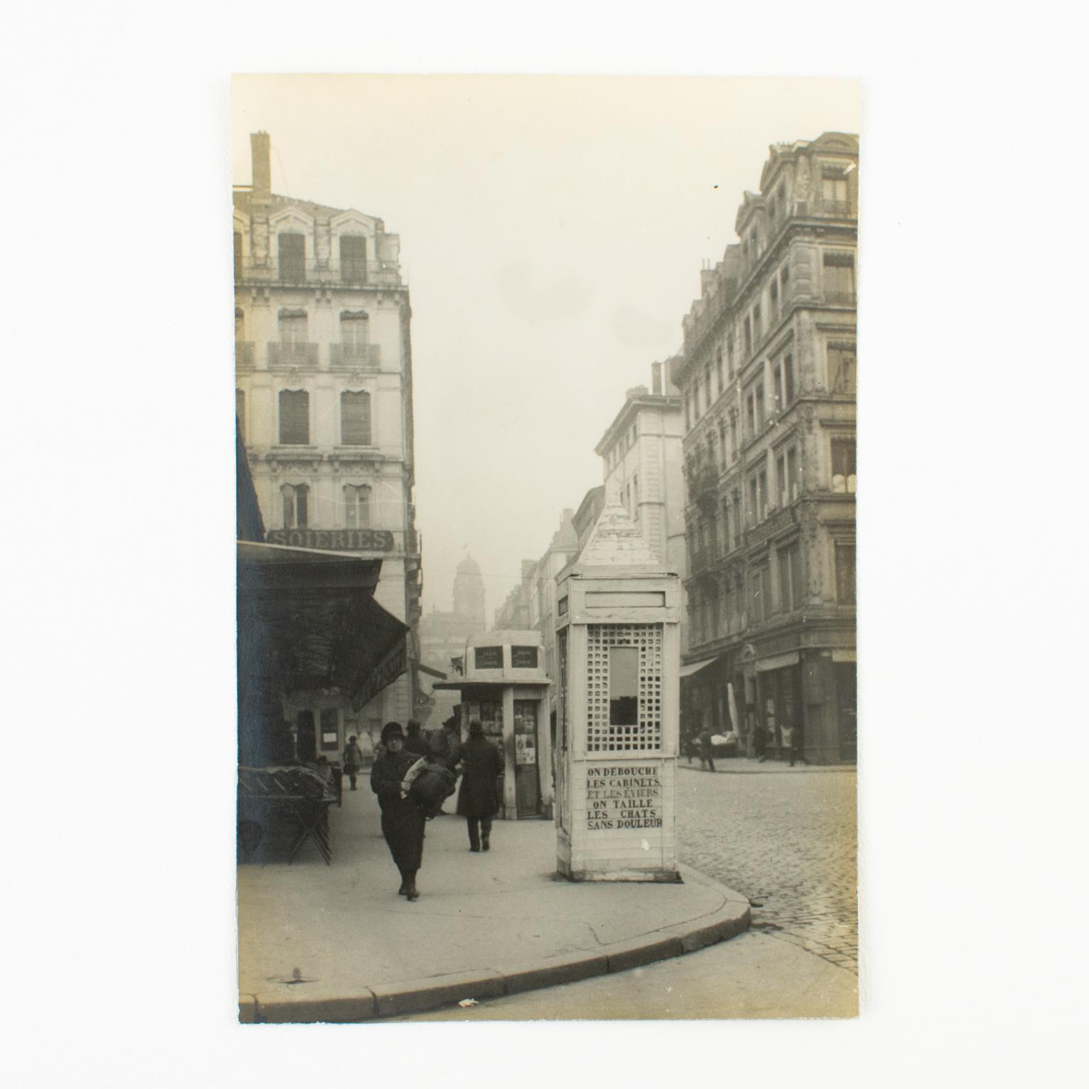 Eine Ansicht in Lyon, Frankreich 1927, Silber-Gelatine-Schwarz-Weiß-Fotografie (Art déco), Photograph, von Unknown