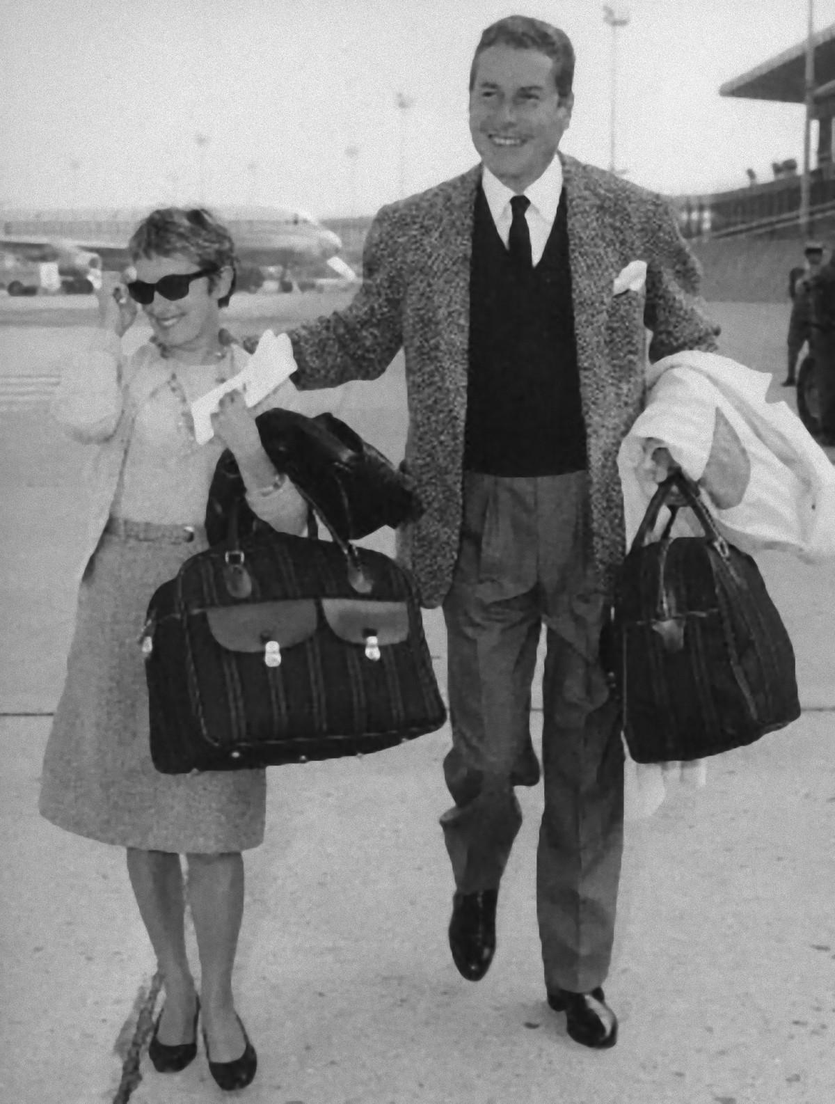 Figurative Photograph de Unknown - Actores Amedeo Nazzari e Irene Genna - Fotografía b/n de época - Finales de los años 60