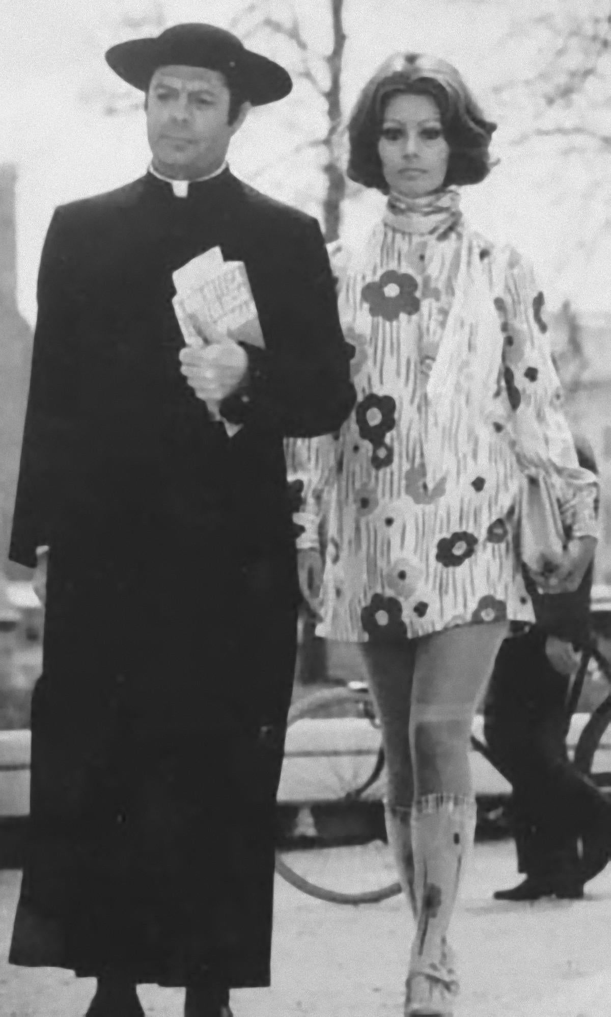 Unknown Portrait Photograph - Actors Marcello Mastroianni and Sophia Loren - Vintage b/w Photograph - 1971