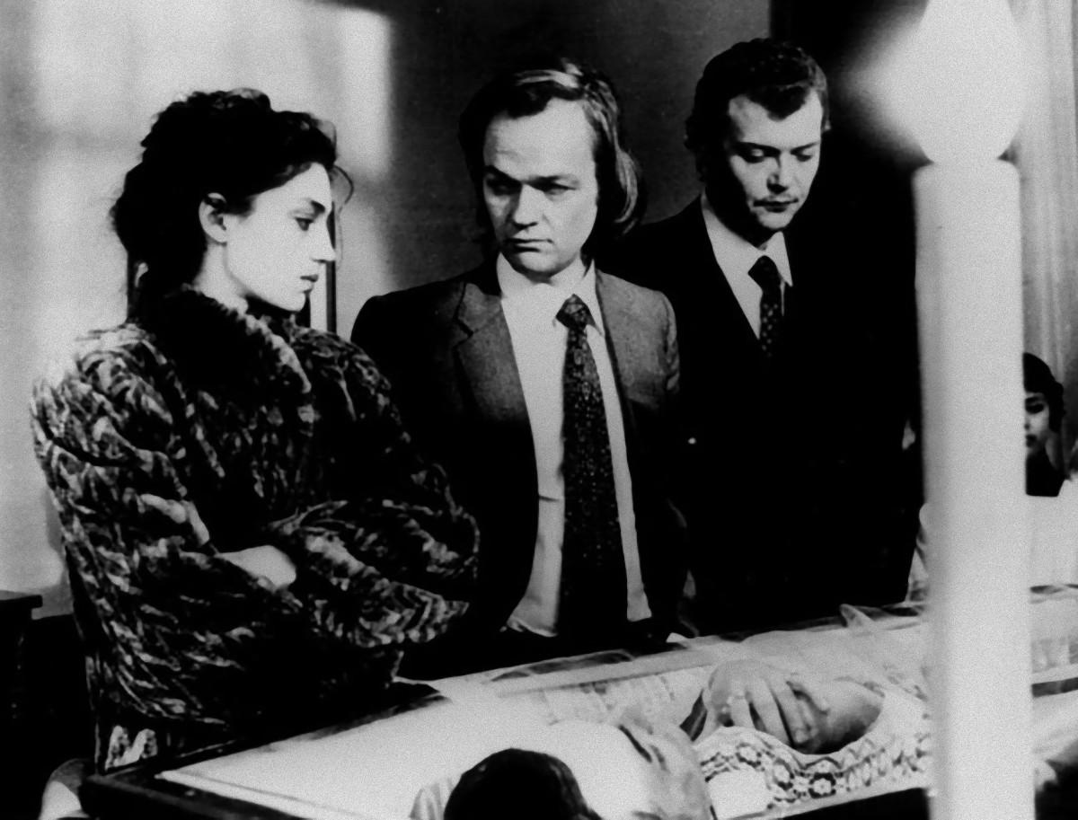 Portrait Photograph di Unknown - L'attrice Angela Molina con Lou Castel - Fotografia d'epoca in b/n - 1982