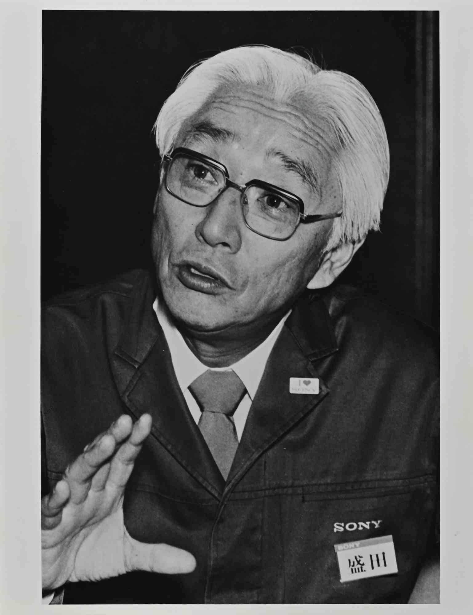 Figurative Photograph di Unknown - Akio Morita. Il fondatore di Sony - Foto d'epoca - Anni '80