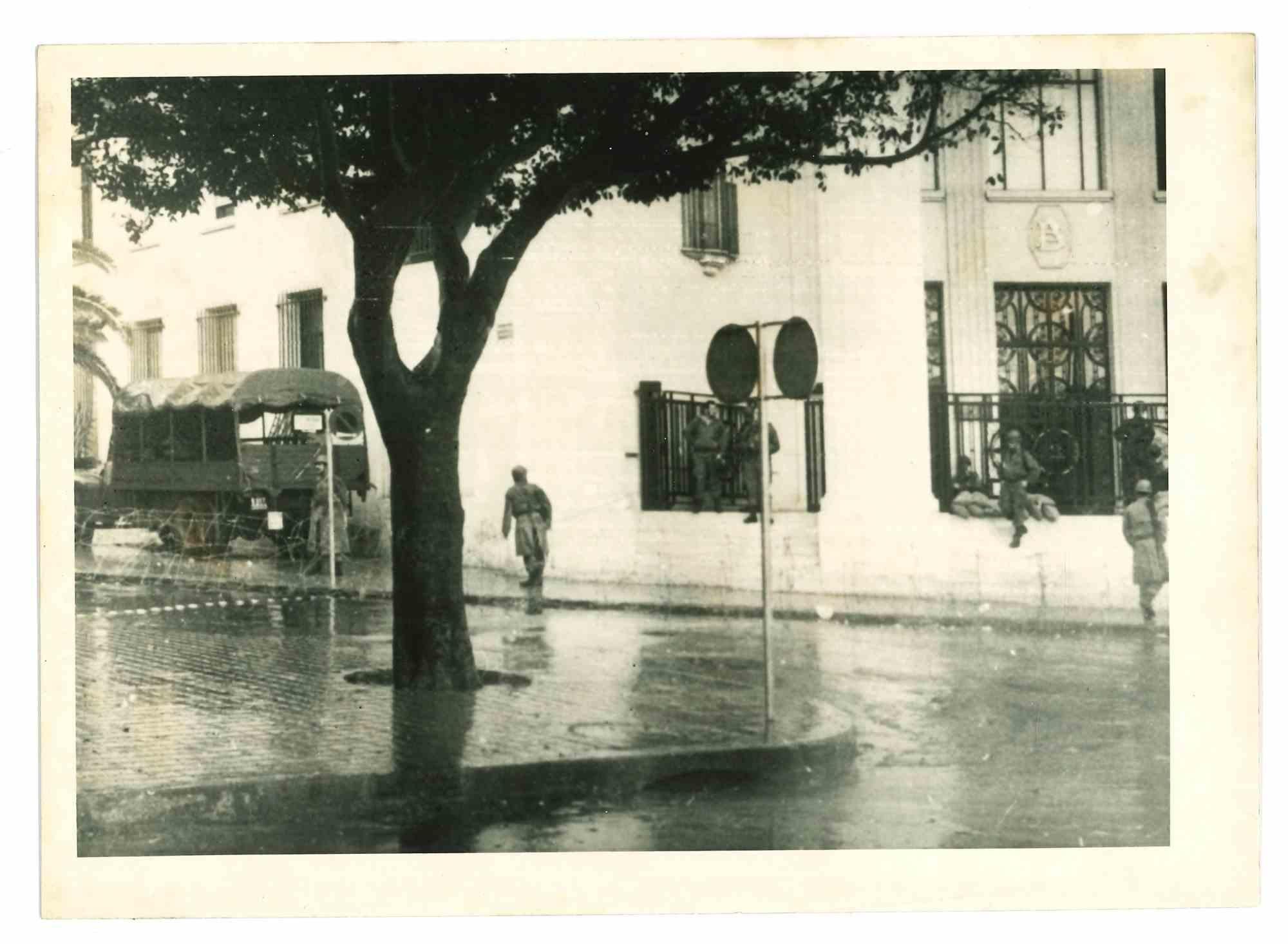 Unknown Figurative Photograph - Algeria - Historical Photo - 1960s