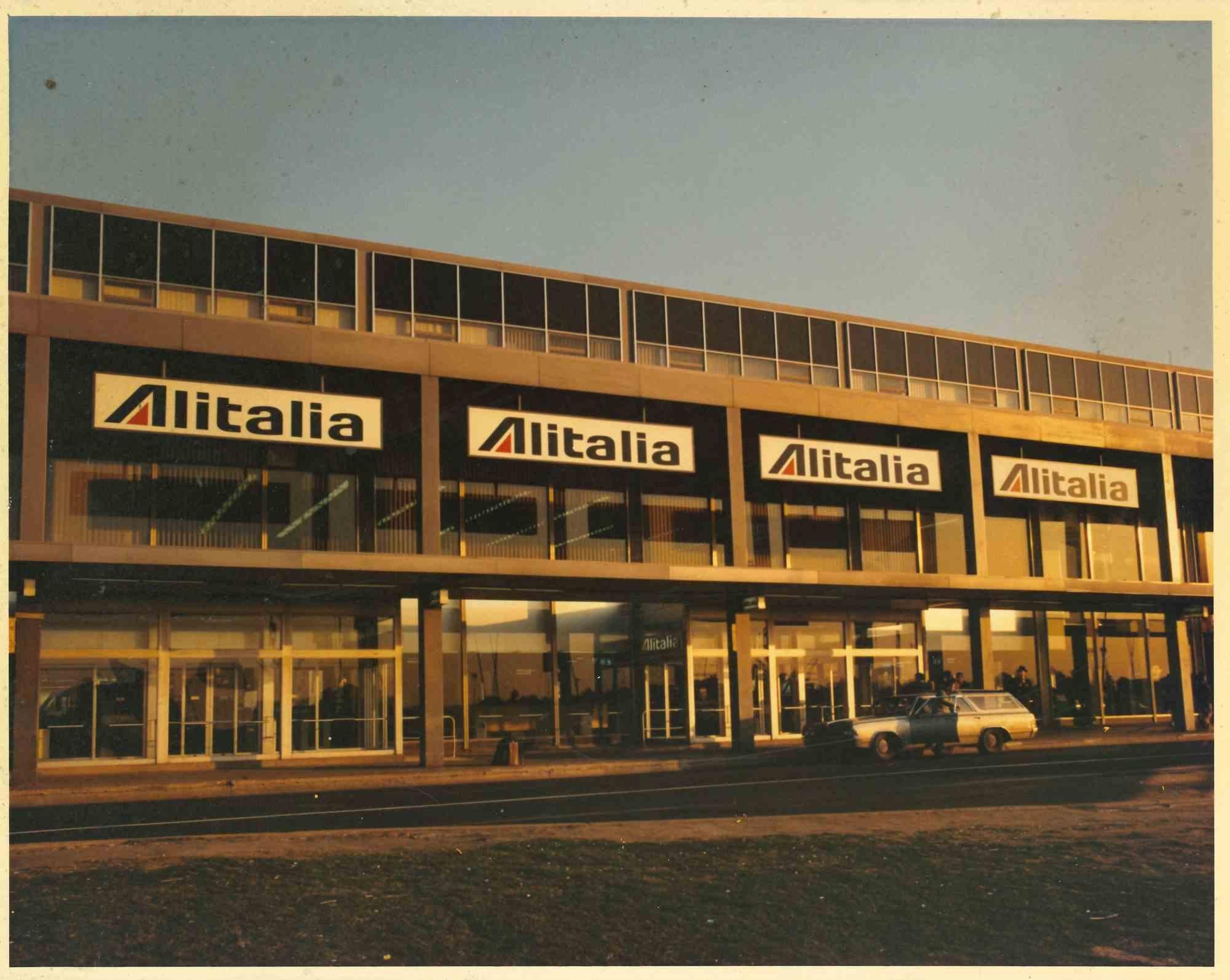 Unknown Figurative Photograph - Alitalia - Historical Photo - 1970s