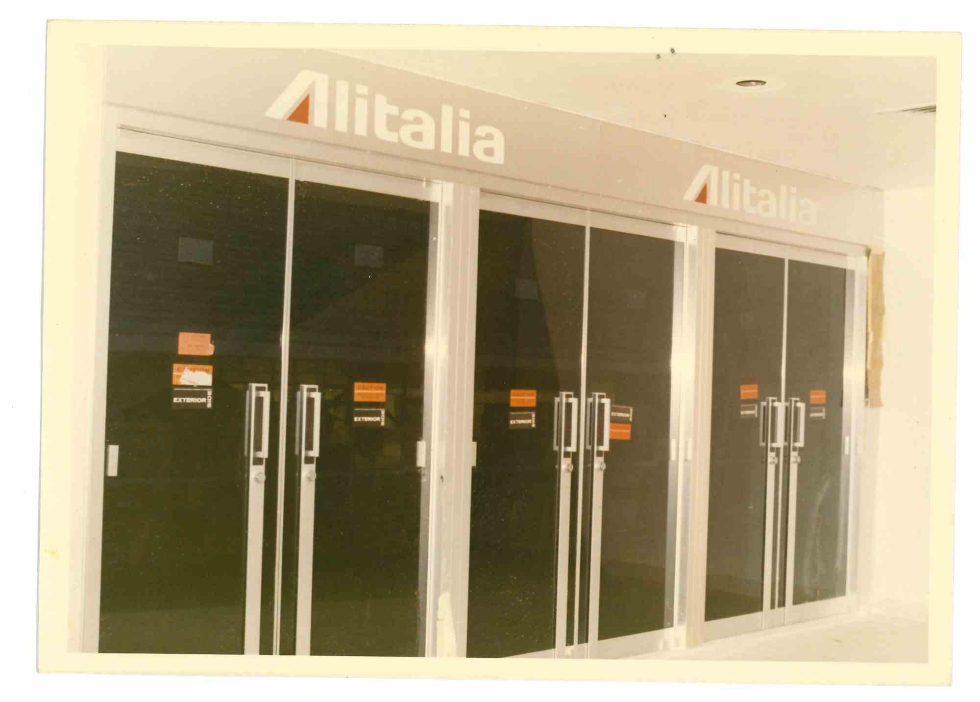 Unknown Color Photograph - Alitalia - Historical Photos - New York - 1970s