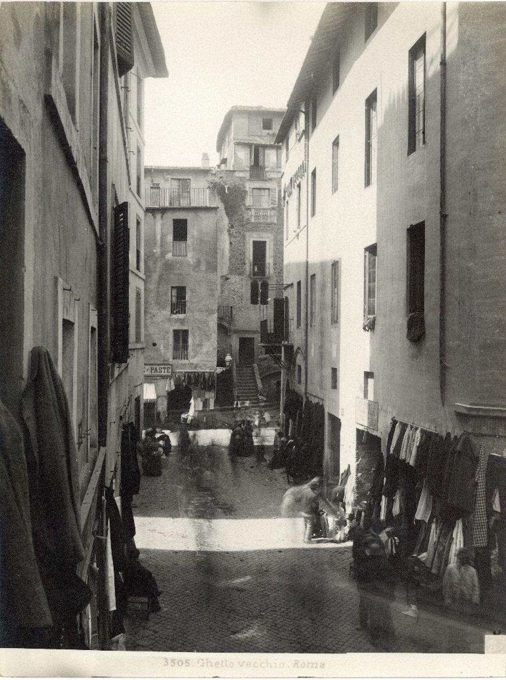 Unknown Black and White Photograph - Ancient Ghetto - Disappeared Rome  - Early 20th Century
