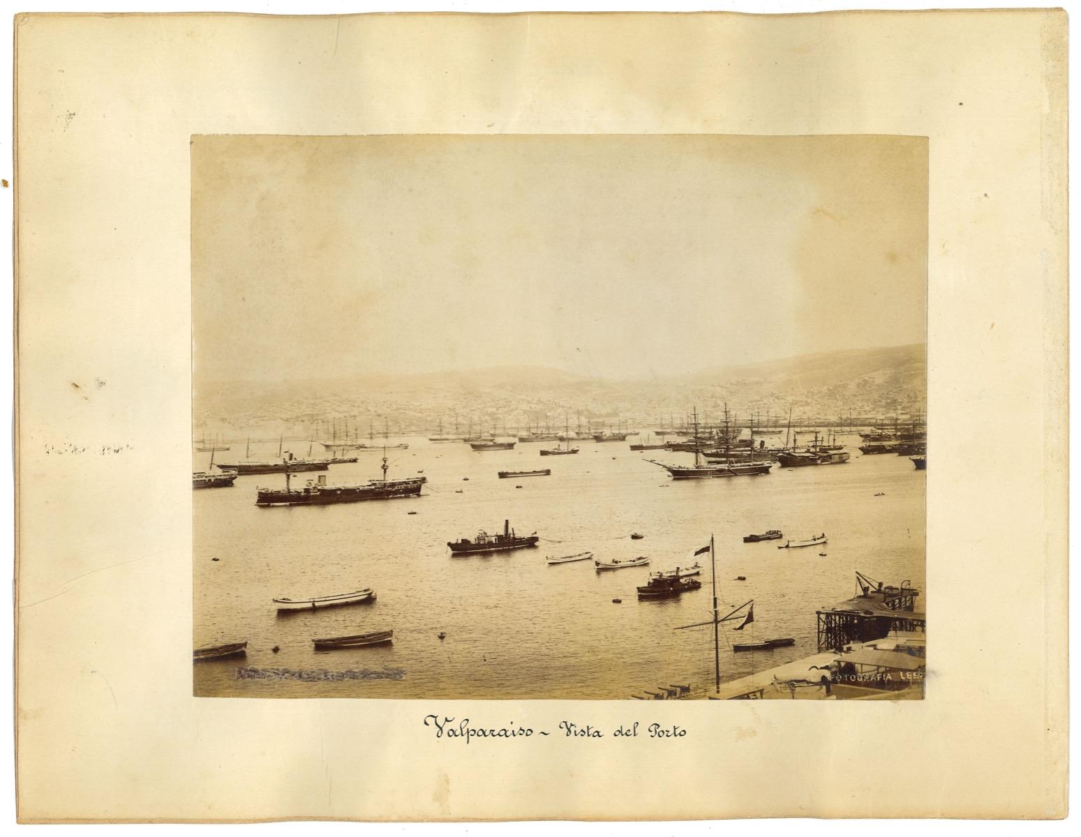 Landscape Photograph di Unknown - Antica veduta di Valparaiso, Cile - Foto originale d'epoca - Anni '80 del XIX secolo