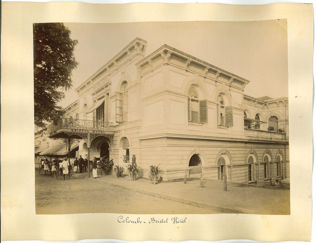Antike Ansichten von Colombo - Originale Albumendrucke - 1890er Jahre – Photograph von Unknown