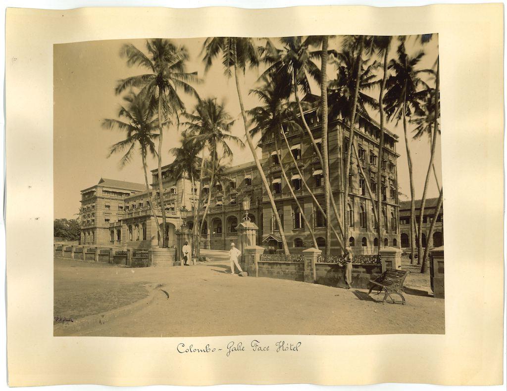 Unknown Landscape Photograph – Antike Ansichten von Colombo - Originale Albumendrucke - 1890er Jahre