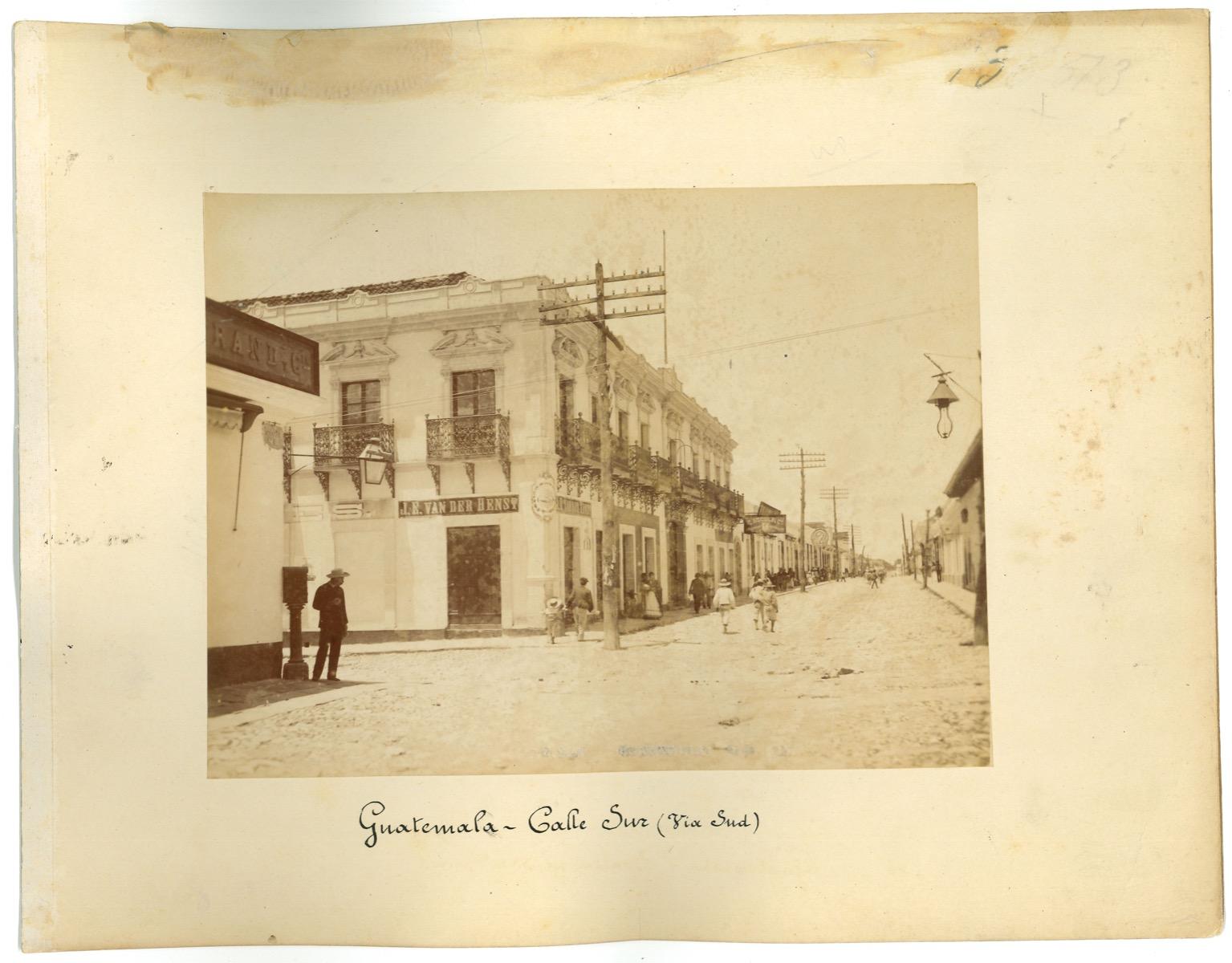 Unknown Landscape Photograph – Antike Ansichten von Guatemala-Stadt – Fotos – 1880er Jahre