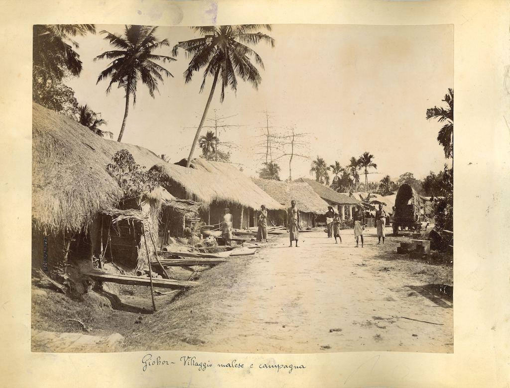 Figurative Photograph de Unknown - Fotografía de Vistas Antiguas de Johor - Impresiones originales a la albúmina - Década de 1890