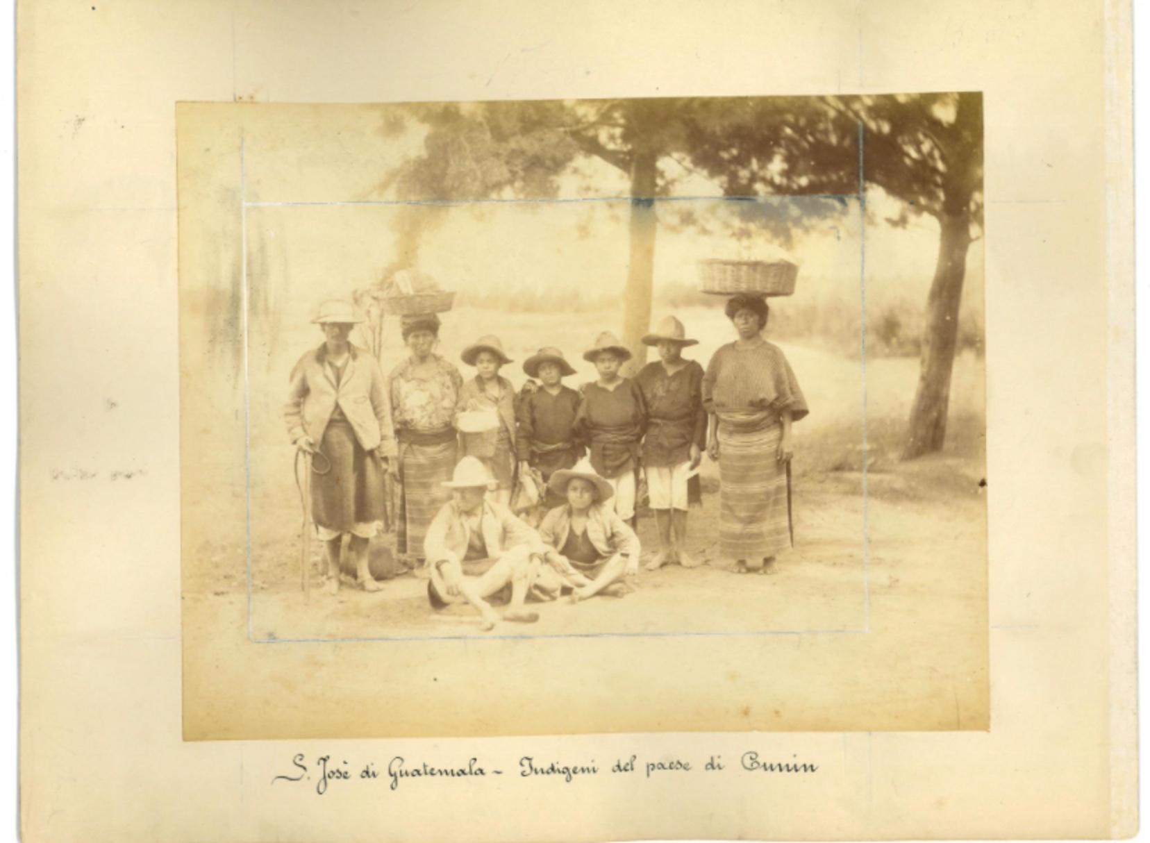 Landscape Photograph di Unknown - Viste antiche di S. Josè, Guatemala - Foto d'epoca del 1880