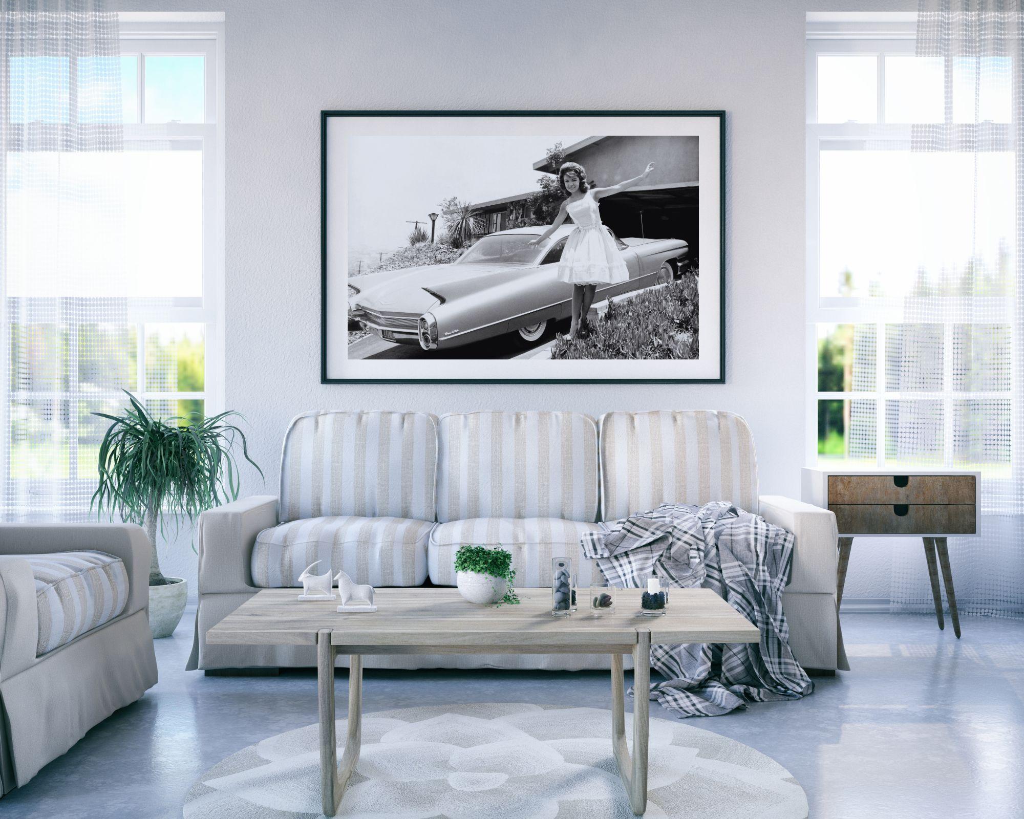 Anette Funicello mit Classic Cadillac – Photograph von Unknown