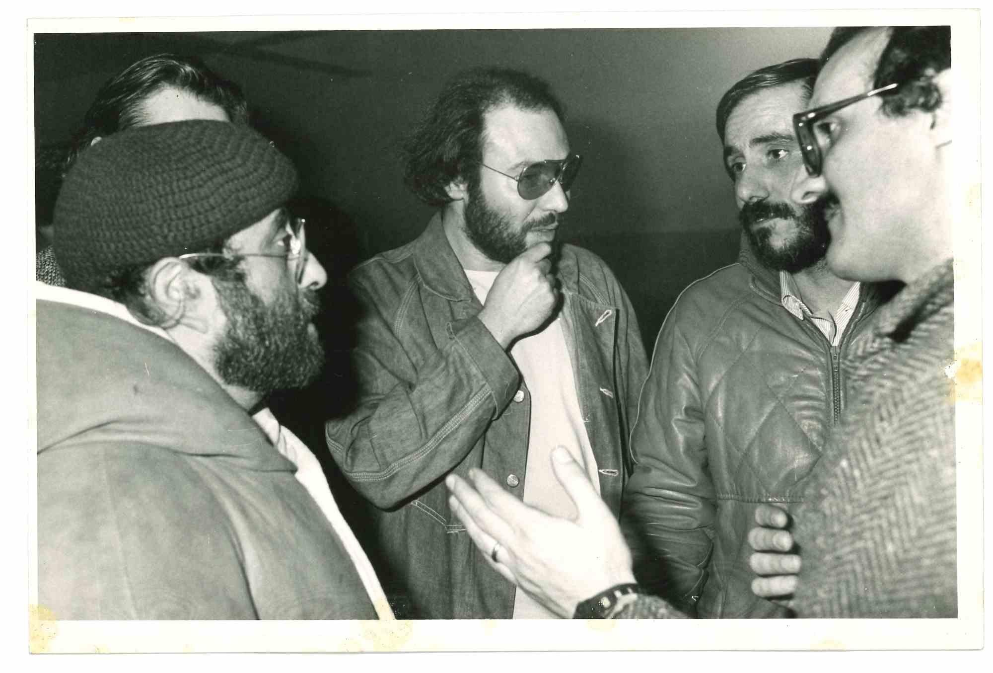 Unknown Portrait Photograph – Antonello Venditti und Lucio Dalla bei einem Konzert  Vintage-Fotografie – 1980er Jahre