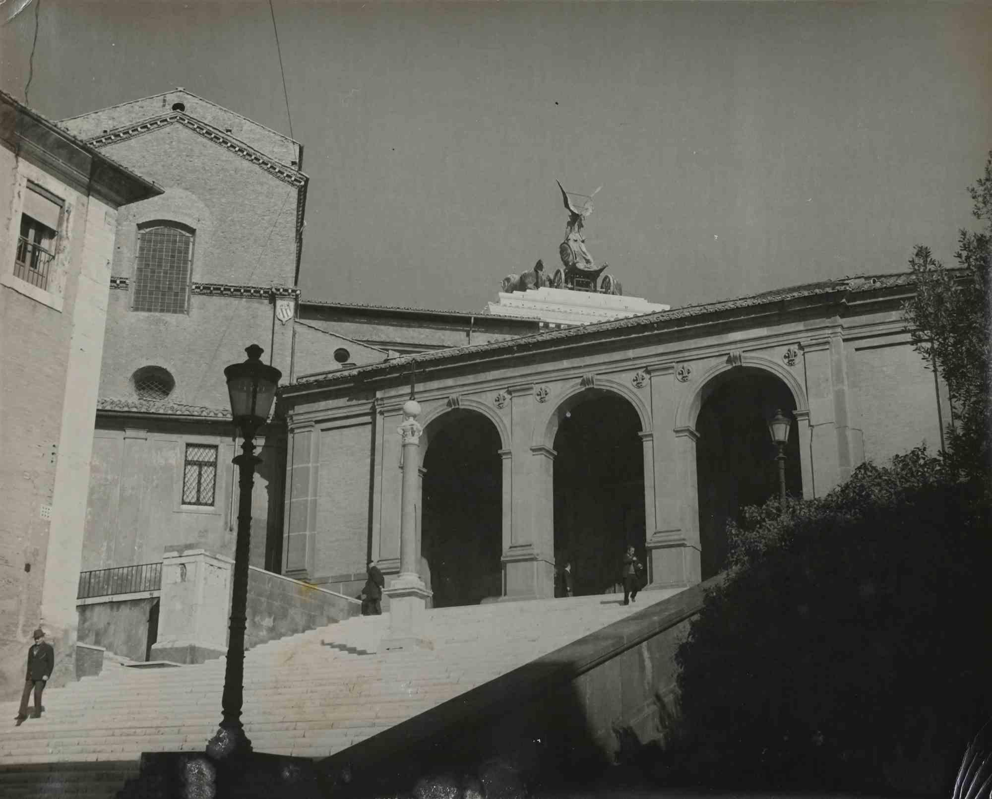 Unknown Figurative Photograph – Ara Coeli, Rom – Vintage-Foto – Mitte des 20. Jahrhunderts