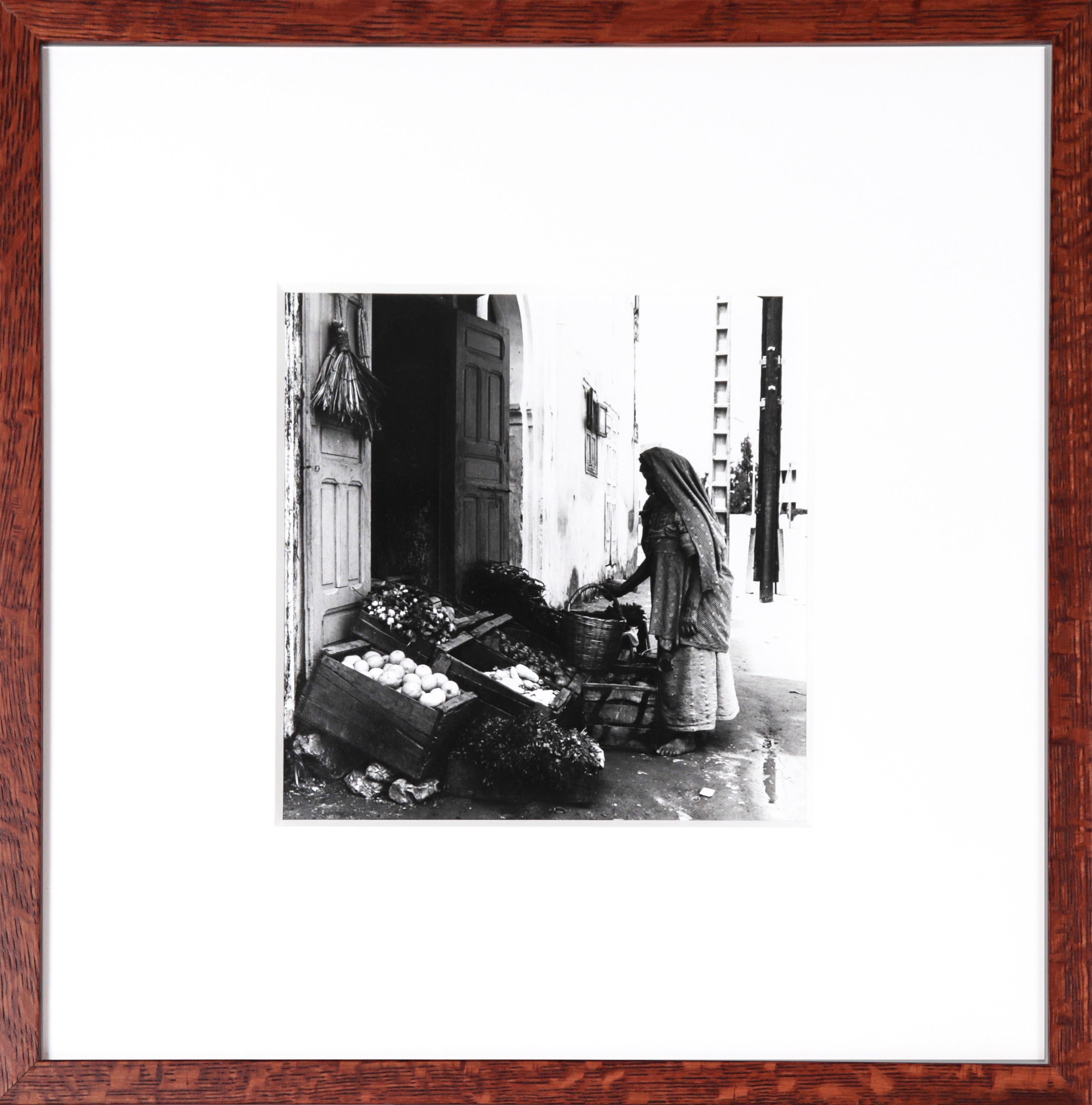 Unknown Black and White Photograph – „At the Market“ 1989 Fotografie