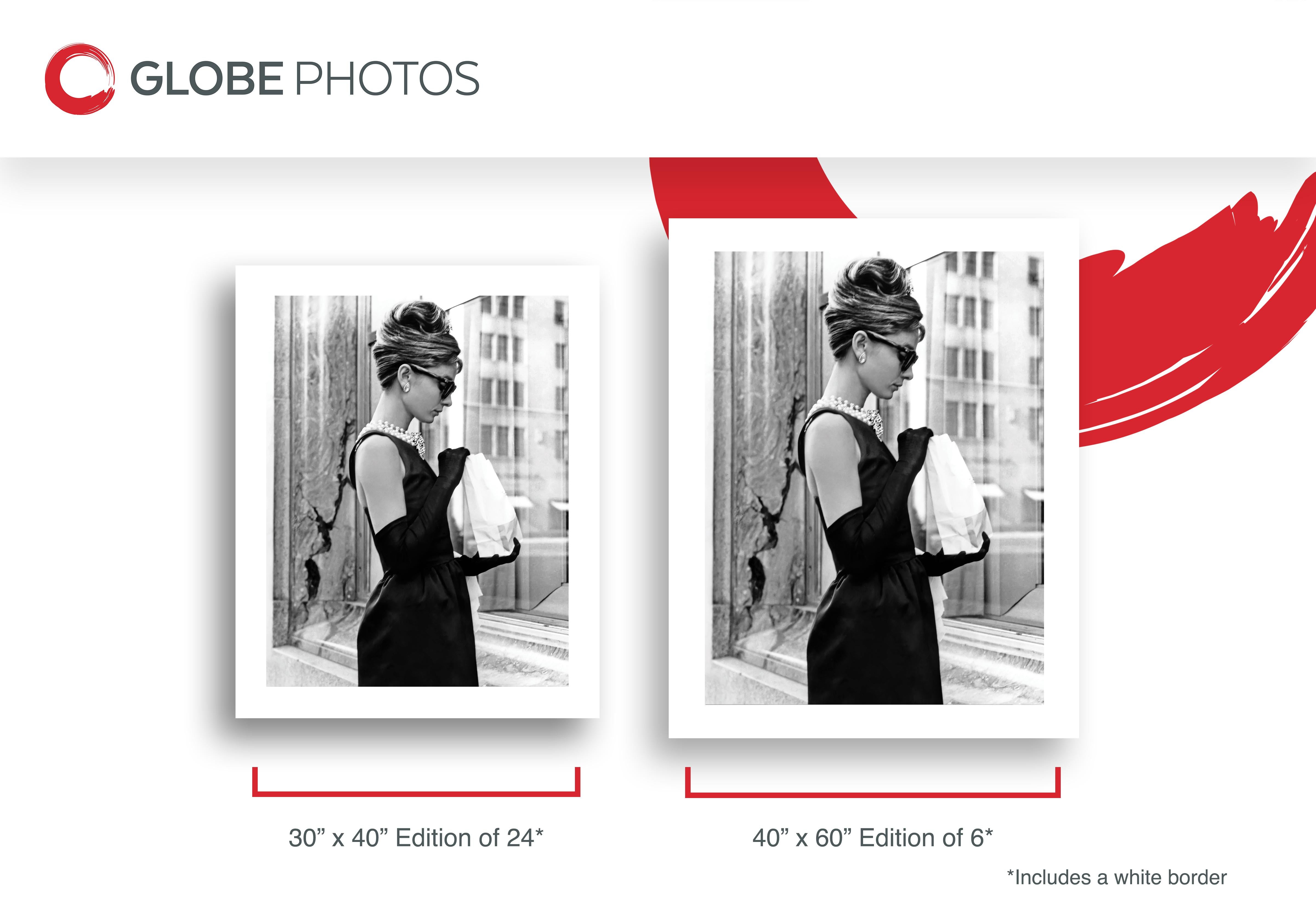 Audrey Hepburn Breakfast at Tiffany's : une photo iconique - Gris Portrait Photograph par Unknown
