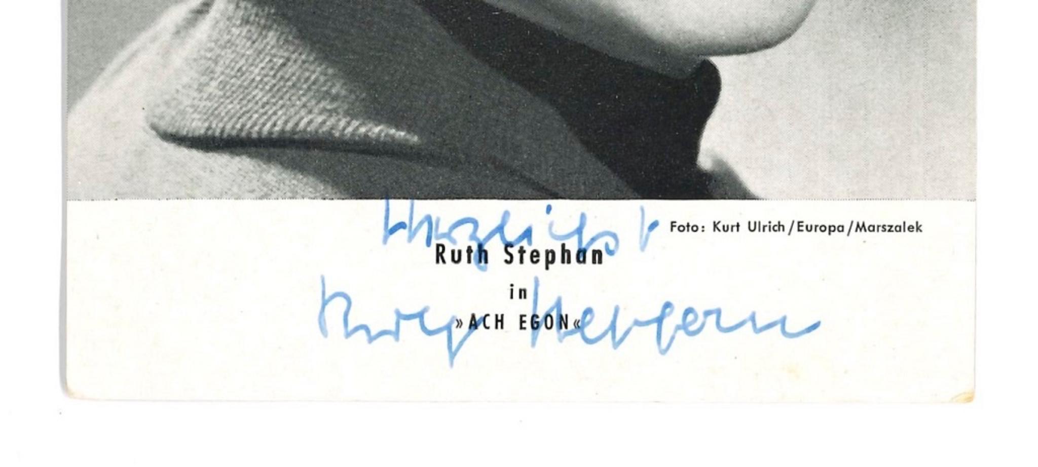 Autogramm von Ruth Stephan - Vintage-Postcard mit B/W - 1960er Jahre – Photograph von Unknown