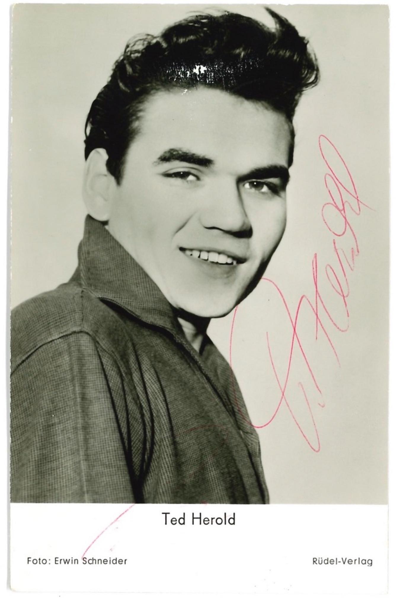 Portrait Photograph di Unknown - Autografo di Ted Herold - Cartolina d'epoca in b/n - Anni '60