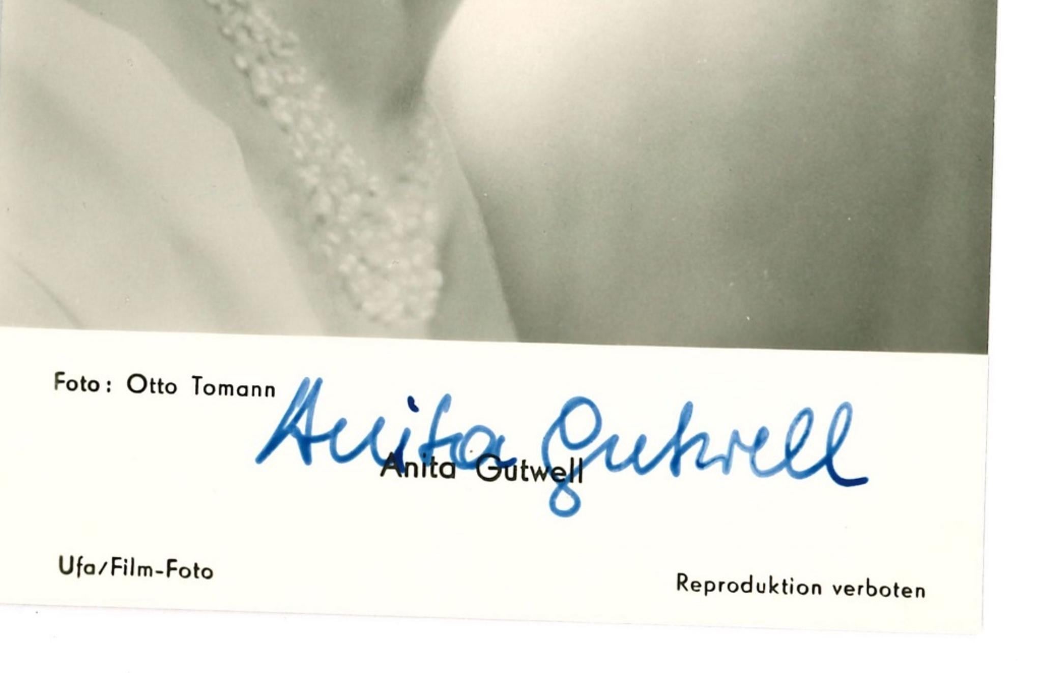 Autograph Portrait of Anita Gütwell - Original b/w Postcard - 1950s - Photograph by Unknown