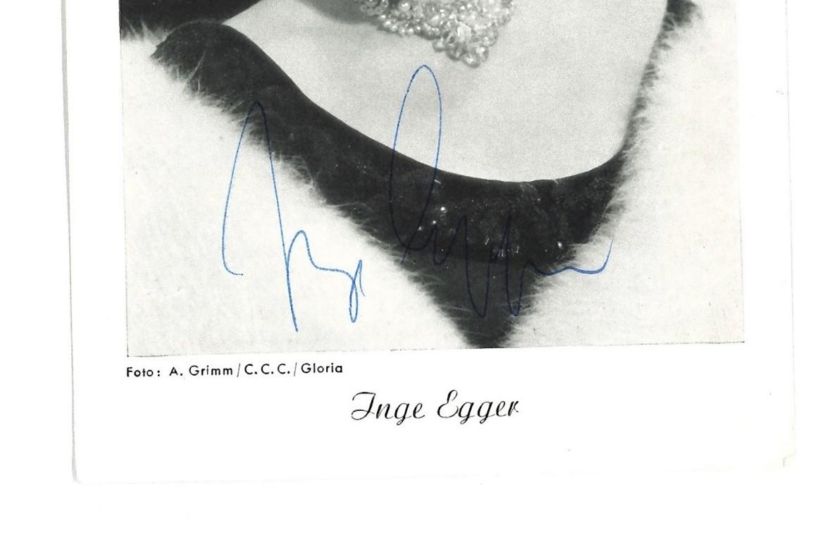 Autograph portrait of Inge Egger - Vintage b/w Postcard - 1950s - Photograph by Unknown
