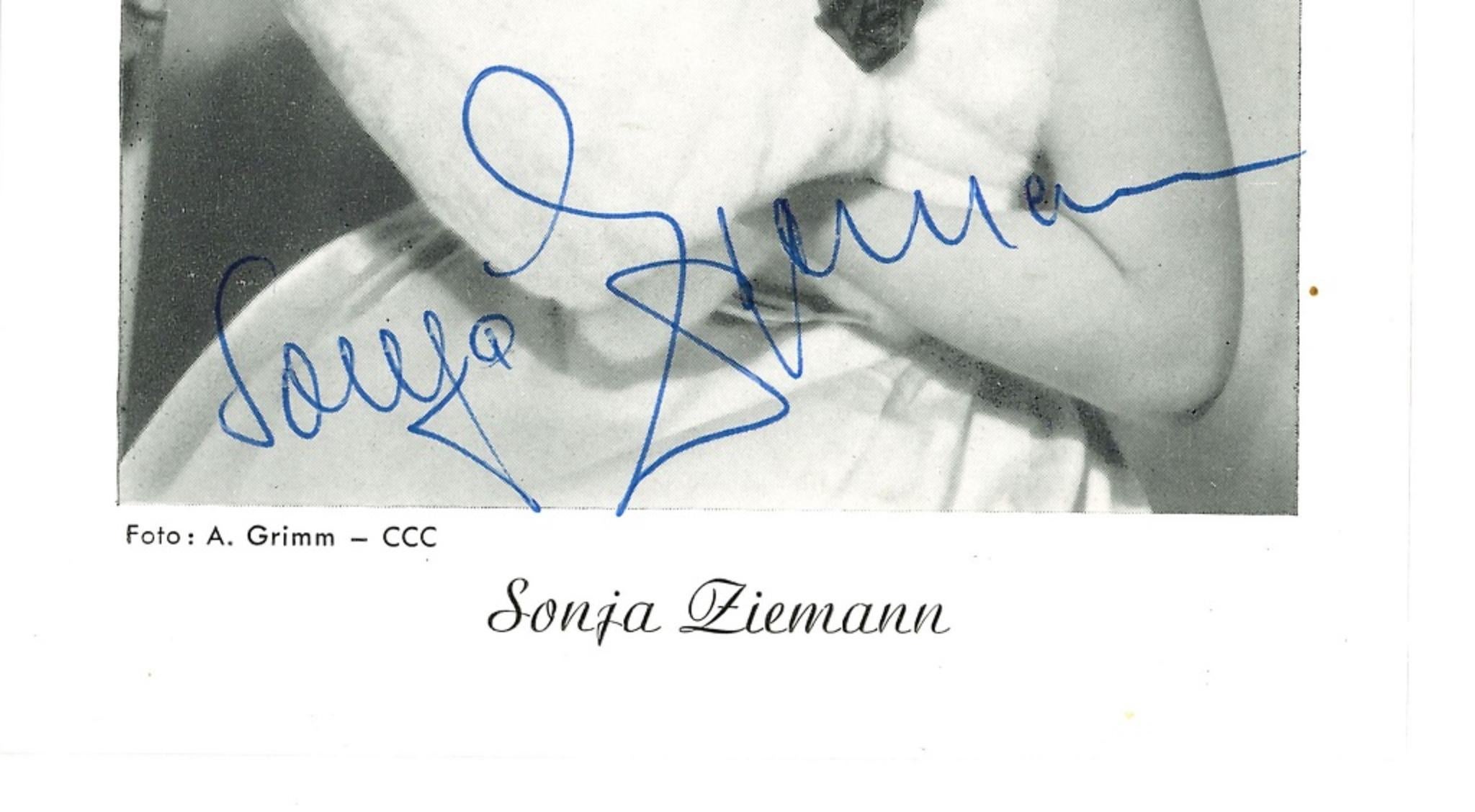 Autograph Portrait of Sonja Ziemann - Original b/w Postcard - 1960s - Photograph by Unknown