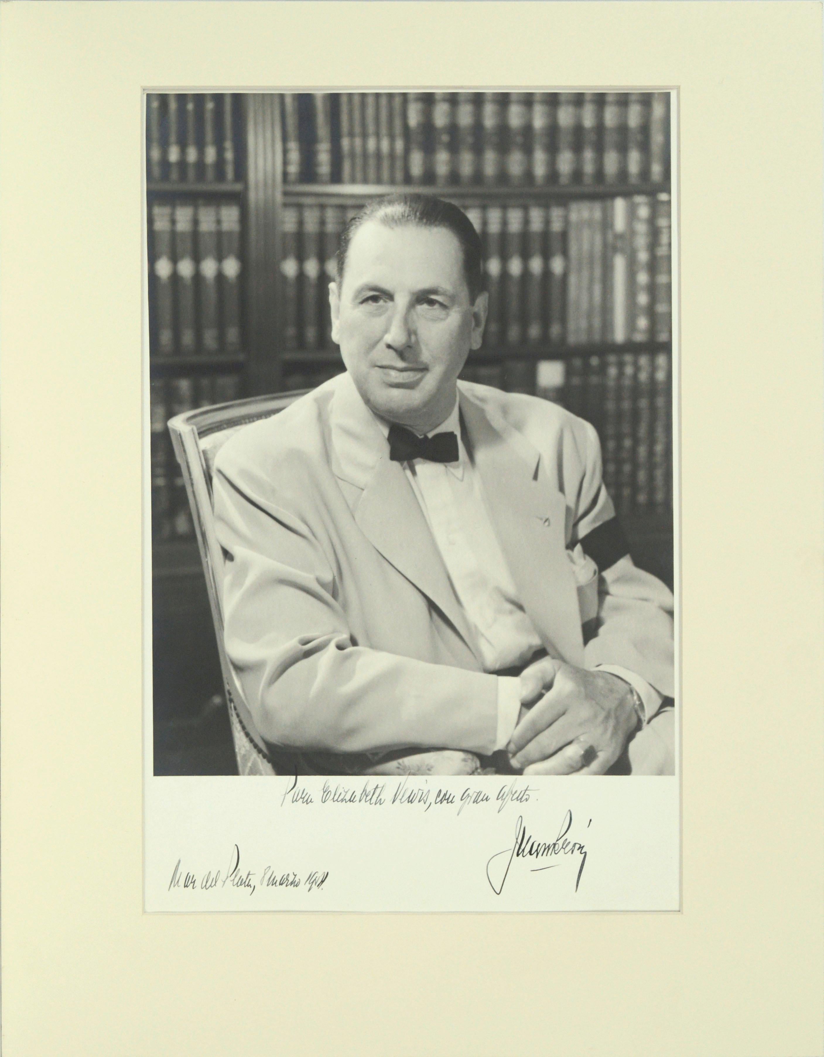 Fotografía en blanco y negro autografiada Retrato de Juan Perón, Para Elizabeth Lewis