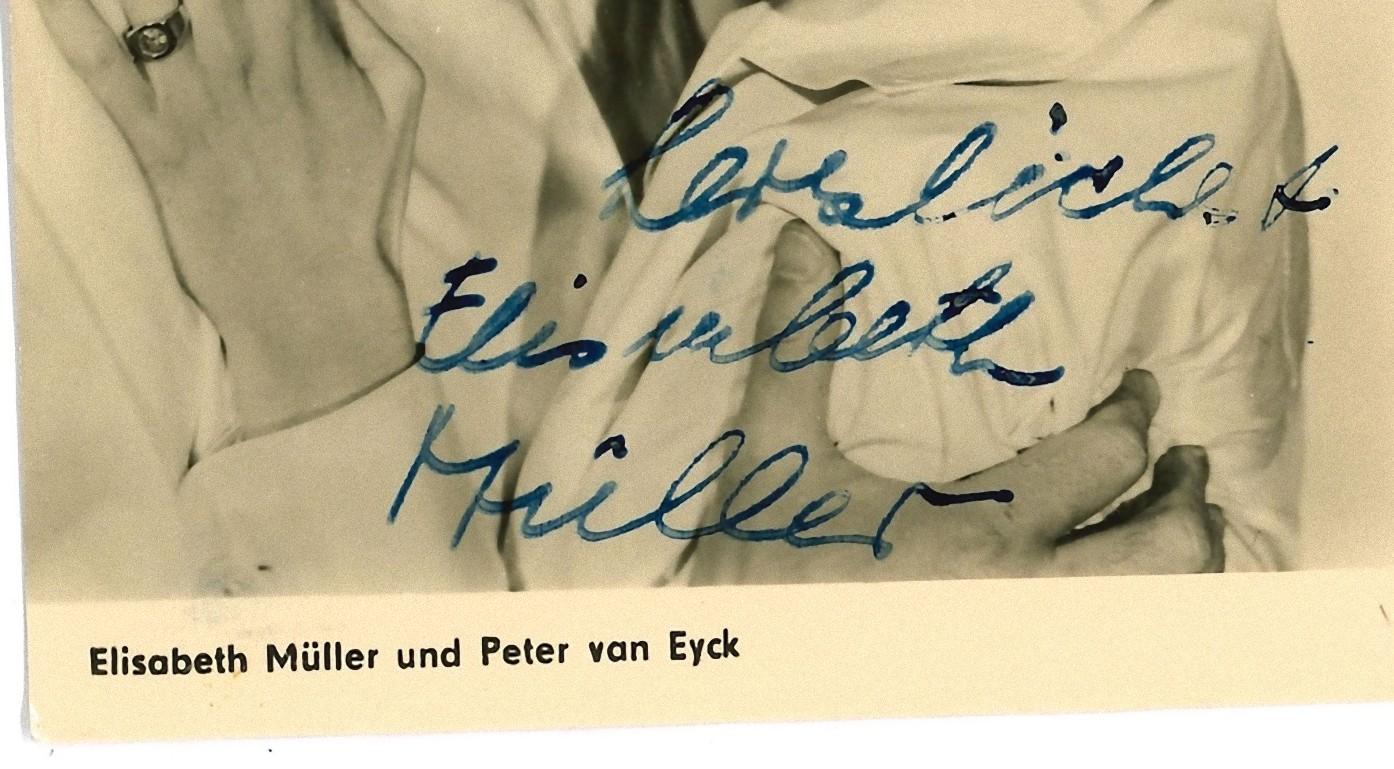 Autographed Portrait of Elisabeth Müller and Peter van Eyck - 1958 - Photograph by Unknown