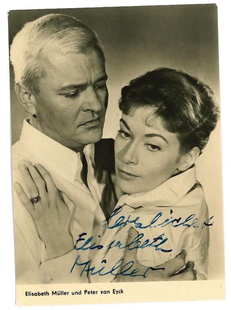 Unknown Portrait Photograph – Autographisches Porträt von Elisabeth Mller und Peter van Eyck – 1958