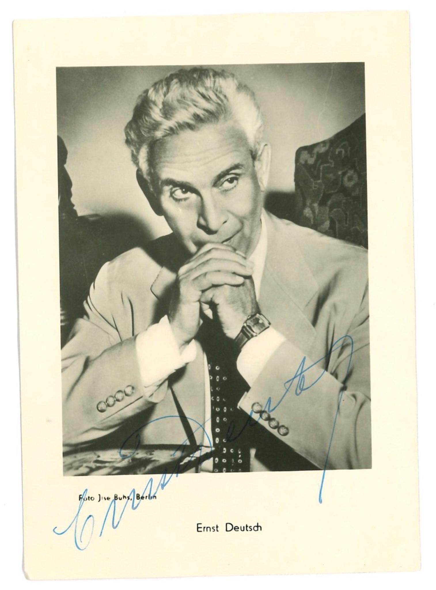 Unknown Portrait Photograph – Autographisches Porträt von Ernst Deutsch - Vintage b/w Postcard - 1950er Jahre