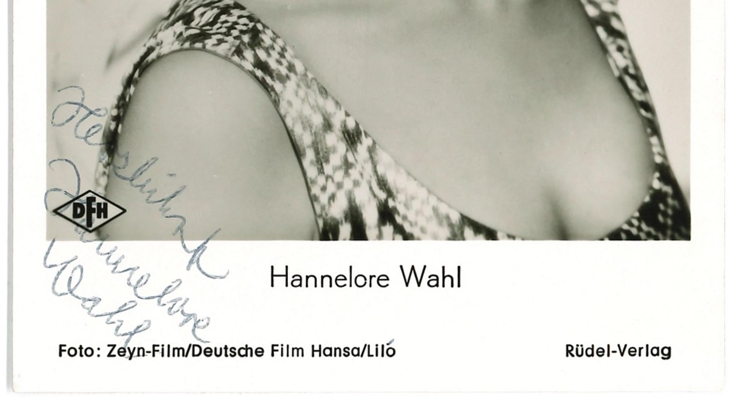 Autographisches Porträt von Hannelore Wahl - 1960er Jahre – Photograph von Unknown
