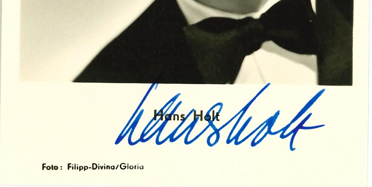 Autographed Portrait of Hans Holt - Vintage b/w Postcard - 1960s - Photograph by Unknown