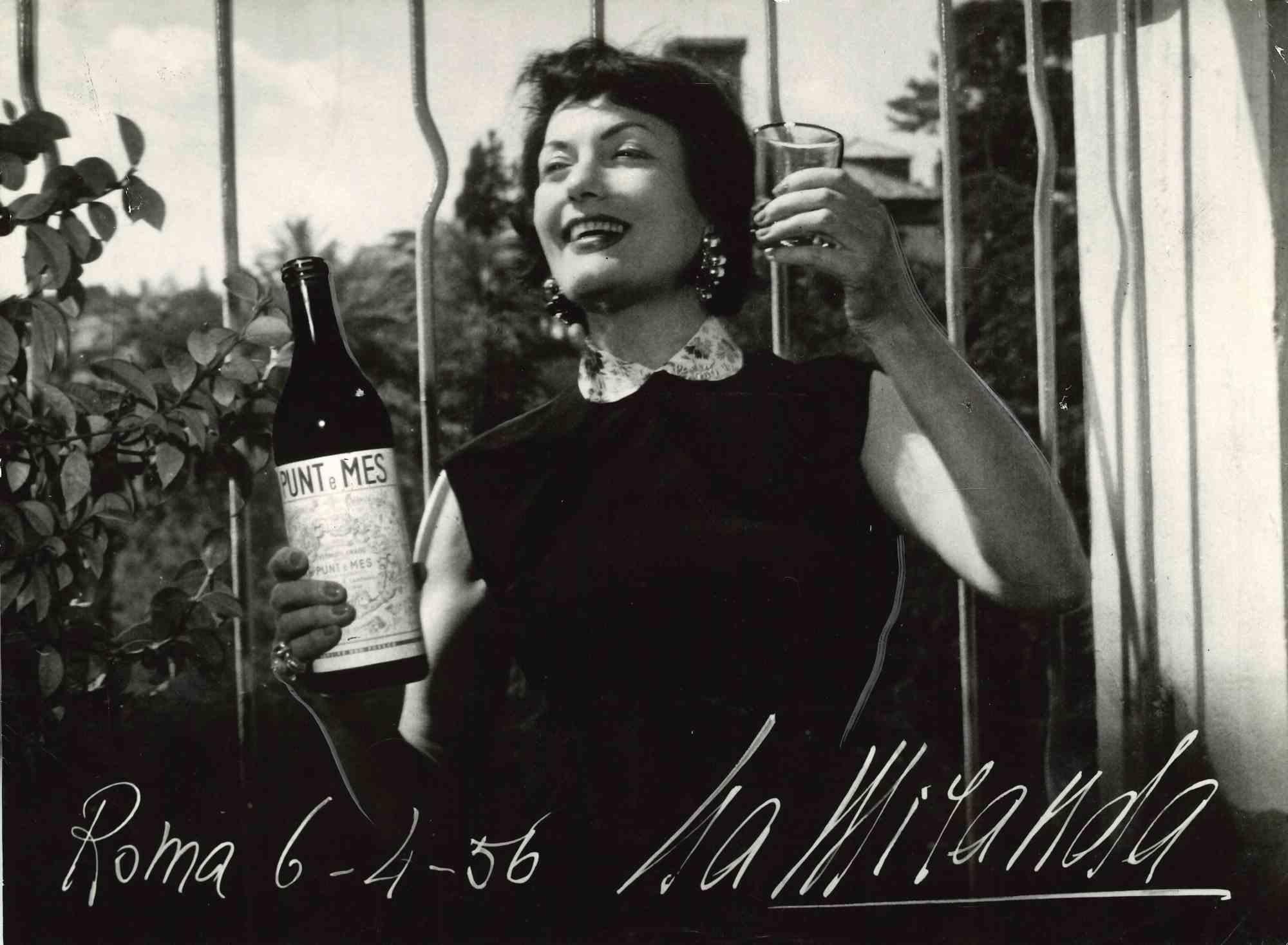 Figurative Photograph de Unknown - Retrato autografiado de Isa Miranda - Foto de época - Años 60