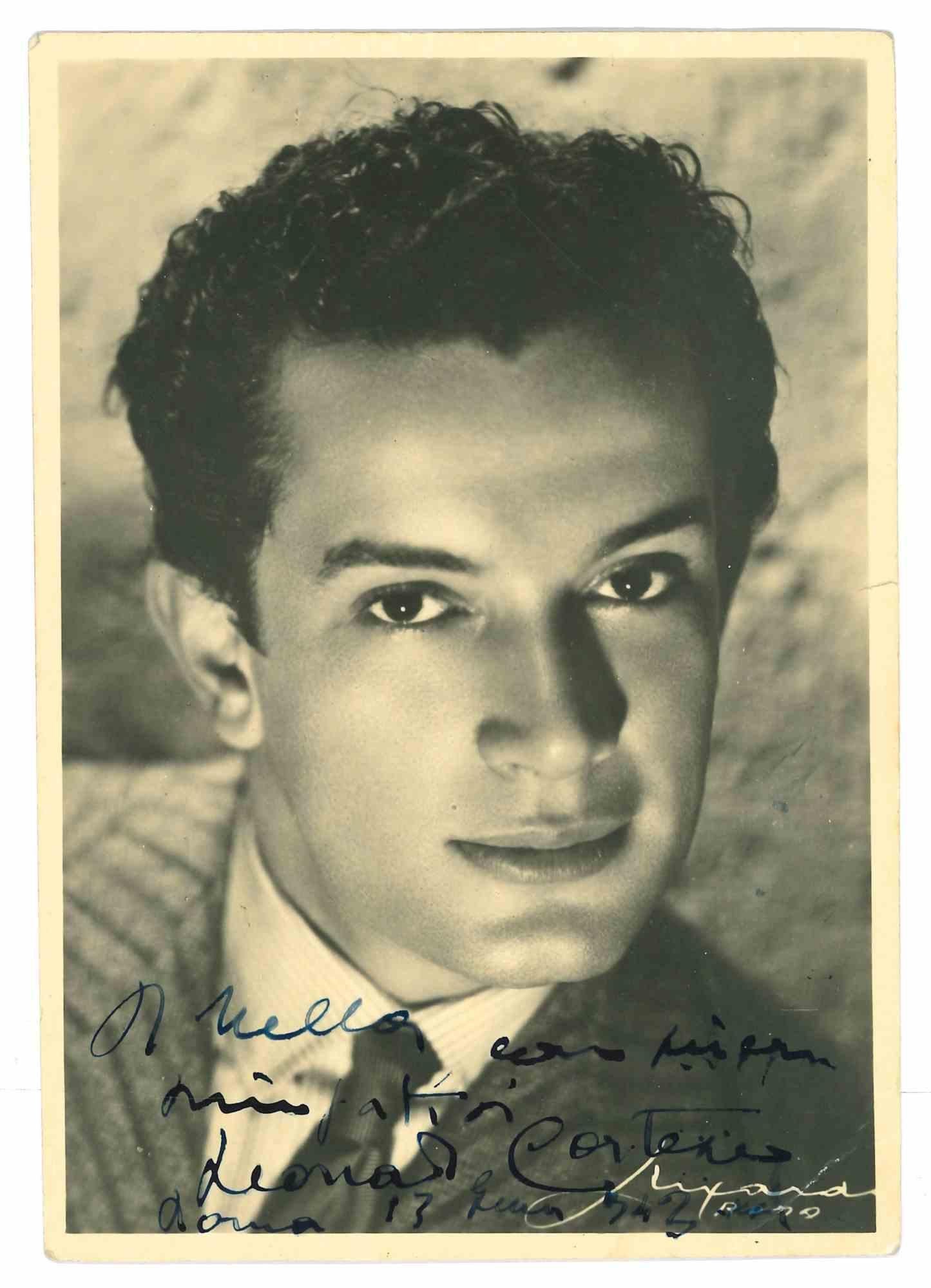 Portrait Photograph Unknown - Portrait autographié de Léonard Cortese - Photographie vintage - 1942