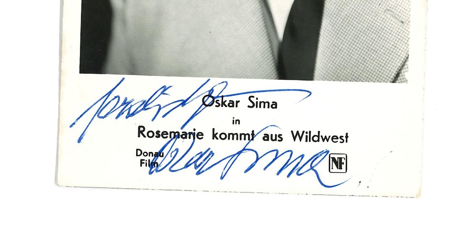Autographisches Porträt von Oskar Sima - Vintage b/w Postcard - 1956 – Photograph von Unknown