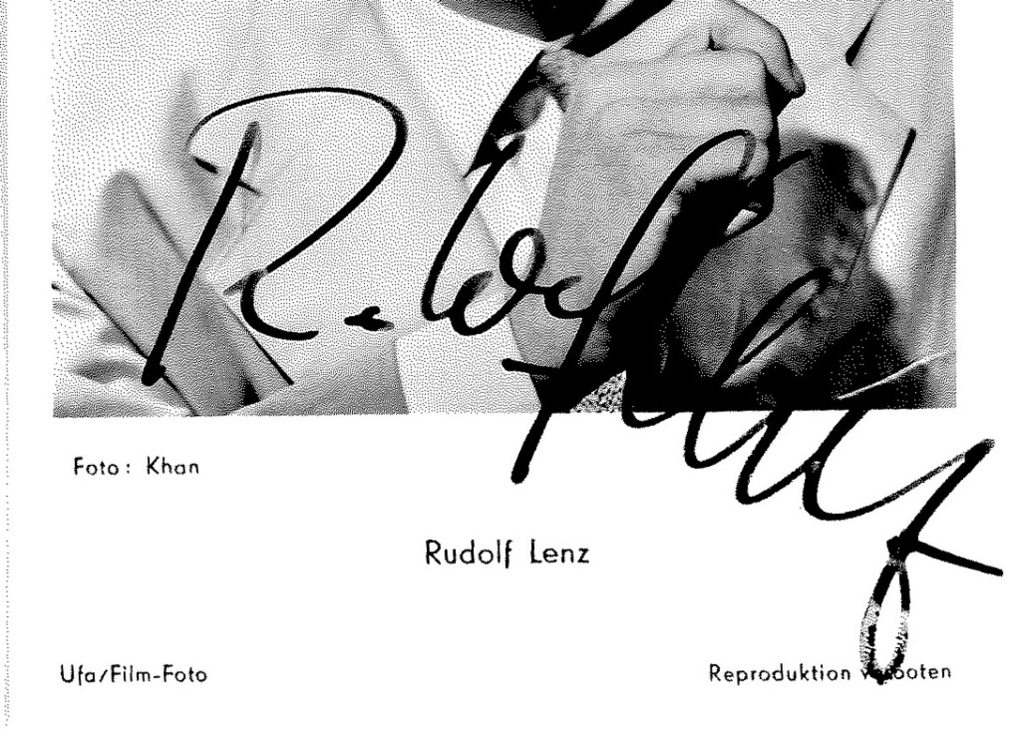 Retrato autografiado de Rudolf Lenz - Postal vintage en blanco y negro - Años 60 - Photograph de Unknown