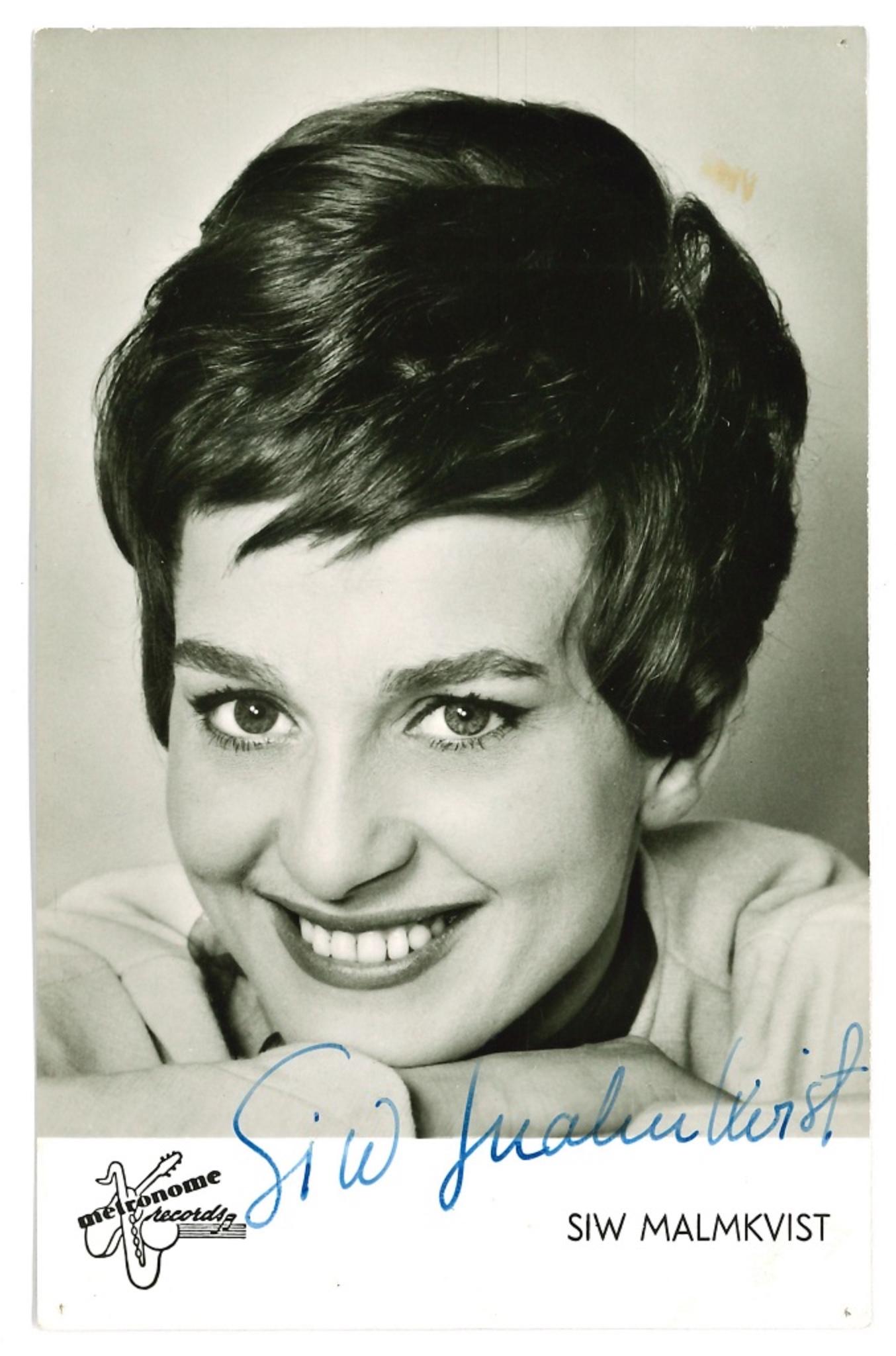 Unknown Portrait Photograph - Autographed Portrait of Siw Malmkvist - 1960s