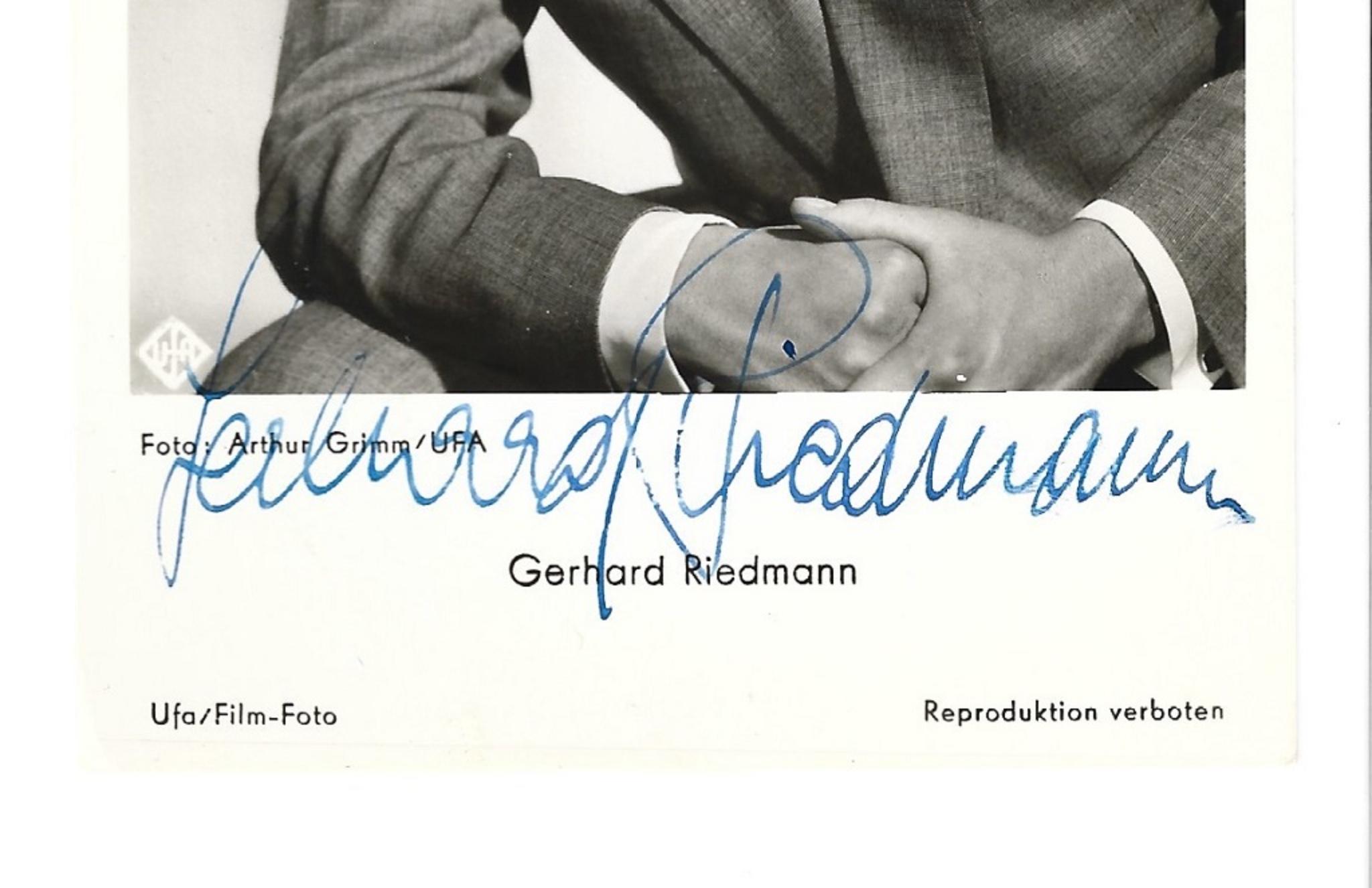 Autographed Postcard by Gerhard Riedmann - Vintage b/w Postcard - 1950s - Photograph by Unknown