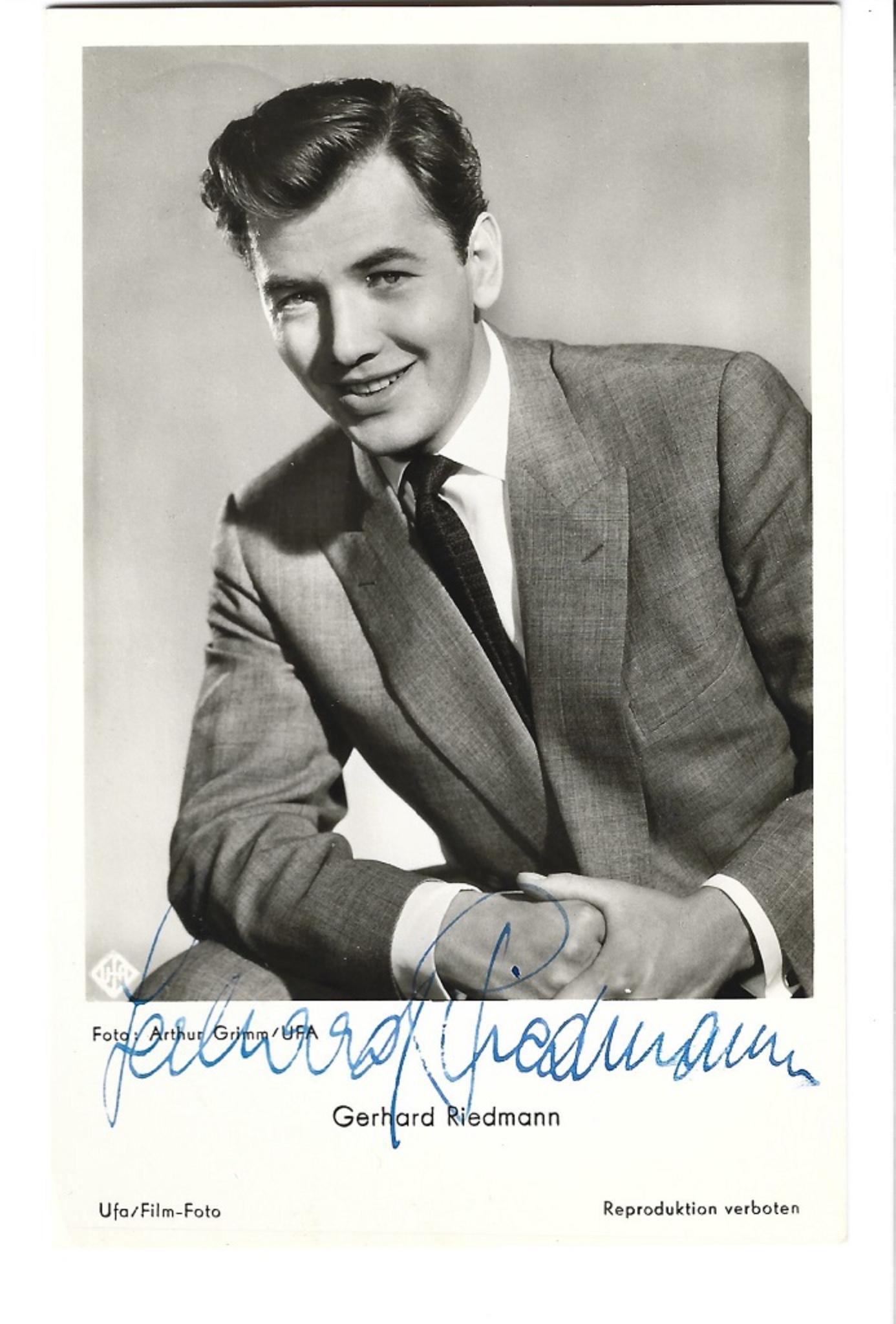Portrait Photograph Unknown - Carte postale autographiée par Gerhard Riedmann - Carte postale vintage en noir et blanc - années 1950