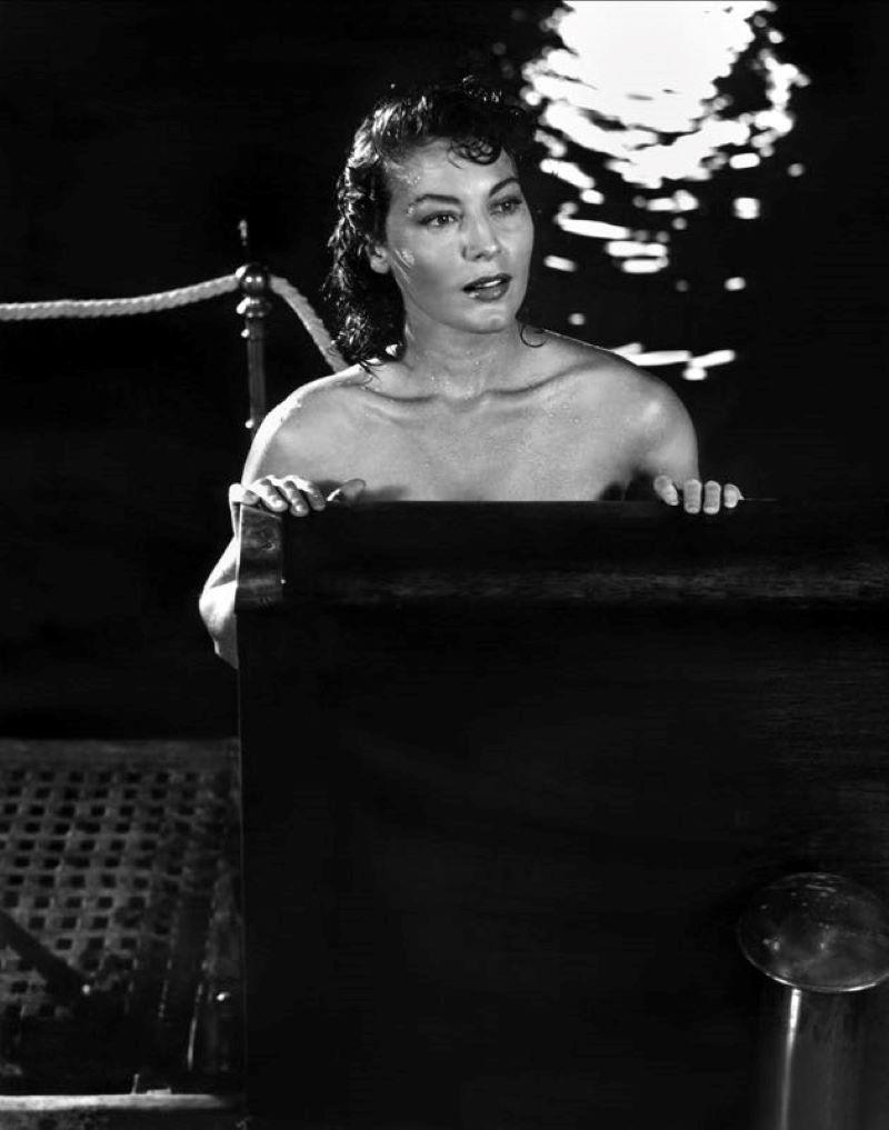 Black and White Photograph de Unknown - Ava Gardner (1951) Lámina de gelatina de plata