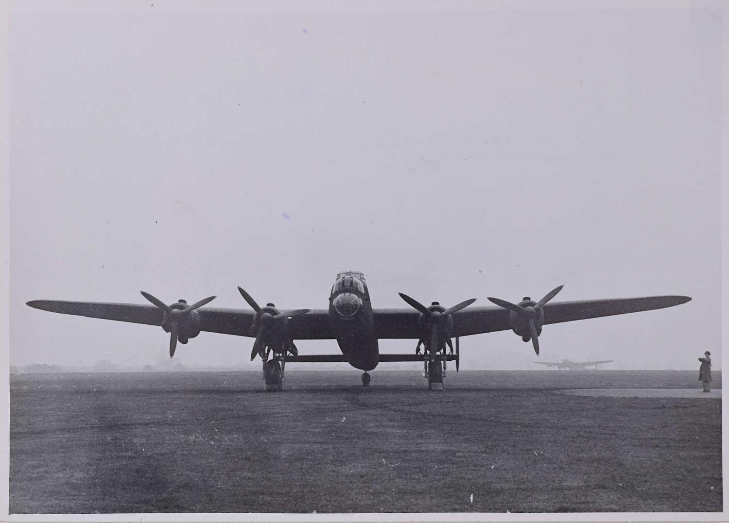 Black and White Photograph Unknown - Avro Lancaster Bomber at dispersal point 1943 photographie originale à la gélatine argentique