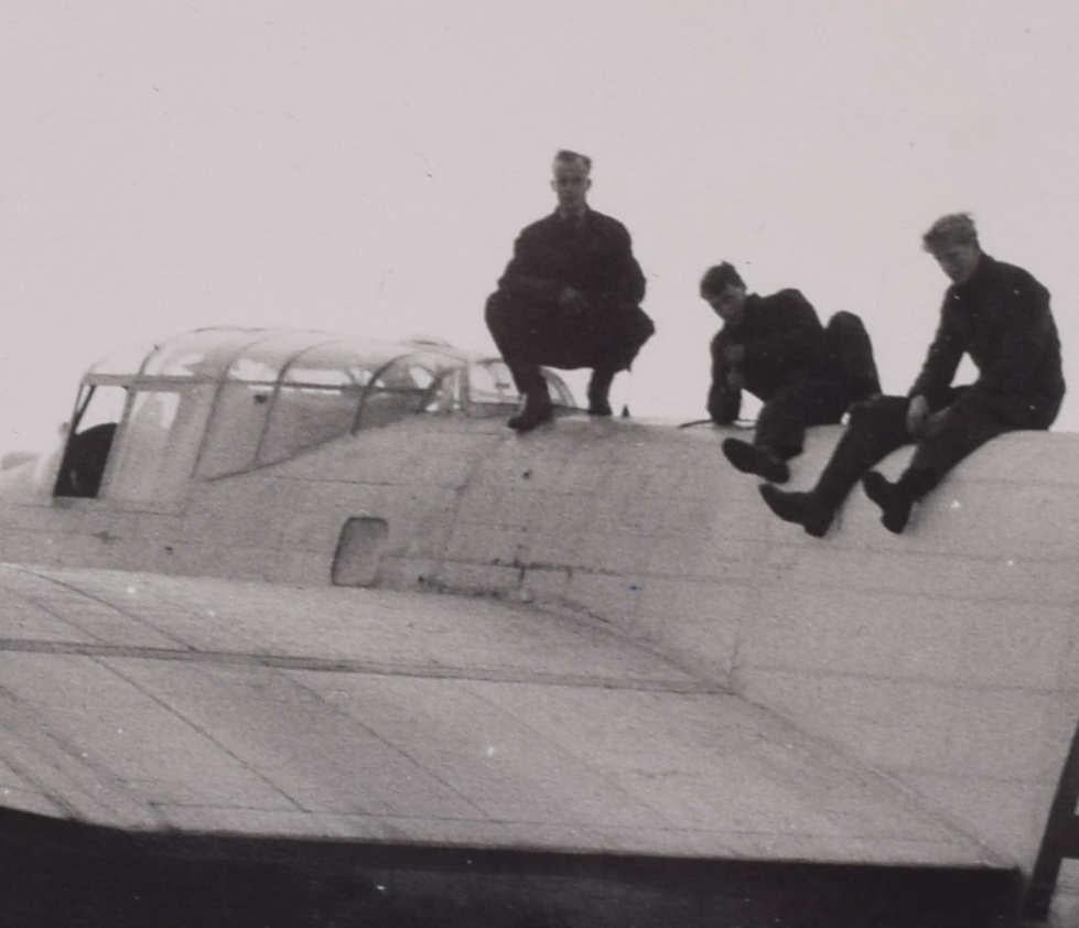 Avro Lancaster Bomber AU-Q, abgebohrt, Original Pressefotografie 1940er Jahre im Angebot 1